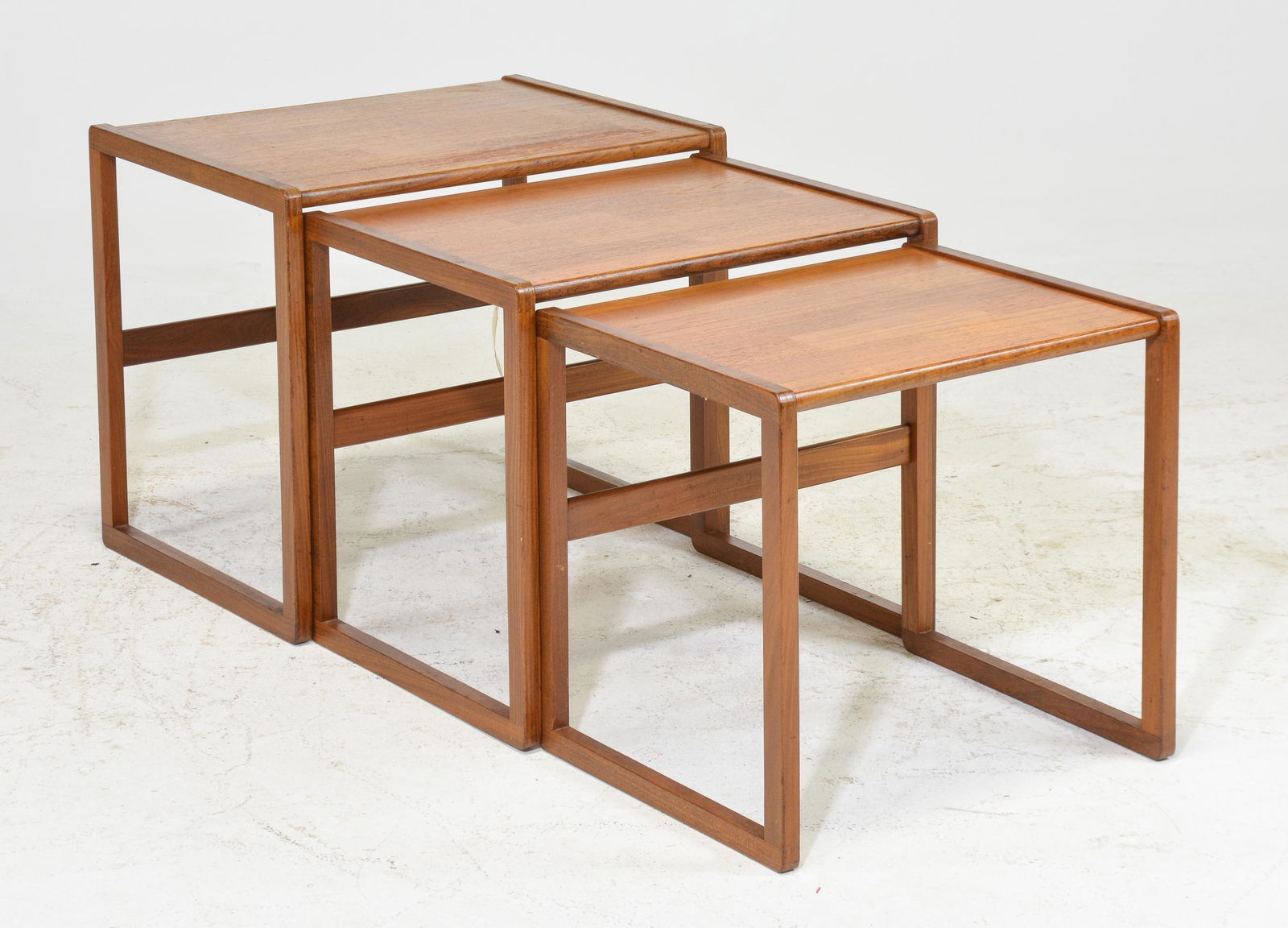 Mid Century Modern Nest of 3 Tables (1 of 2)