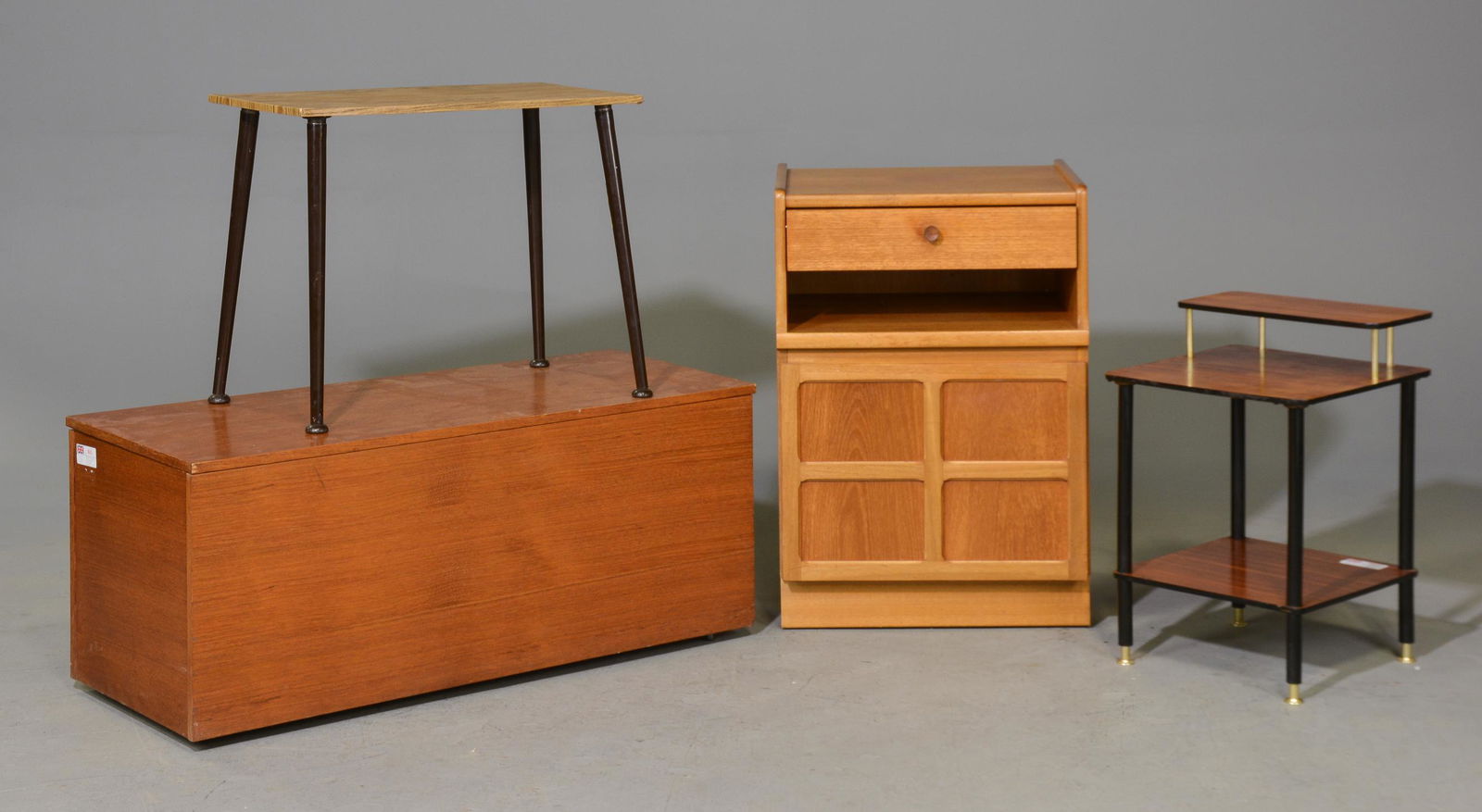 4pcs Assorted Mid Century Modern Tables, Etc. (1 of 5)