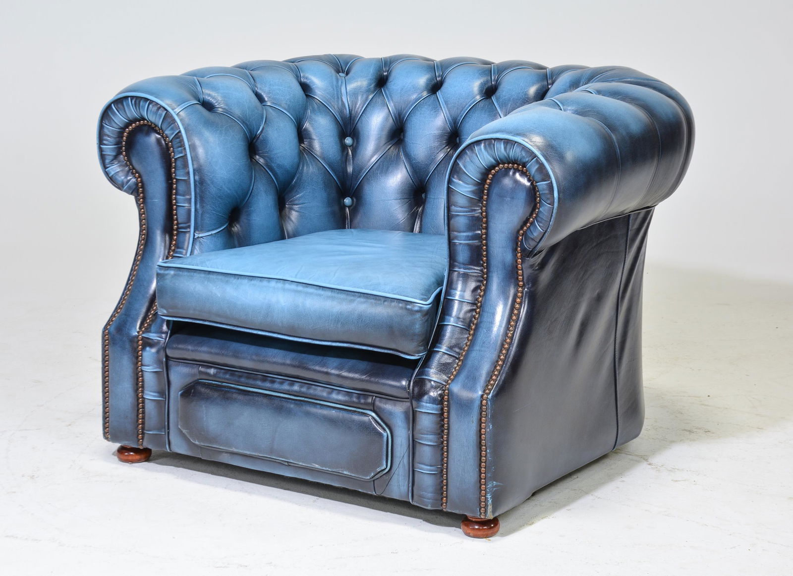 British Blue Leather Chesterfield Club Chair: British Blue Leather Button Tufted Chesterfield Club Chair - 29 in tall x 42 x 37