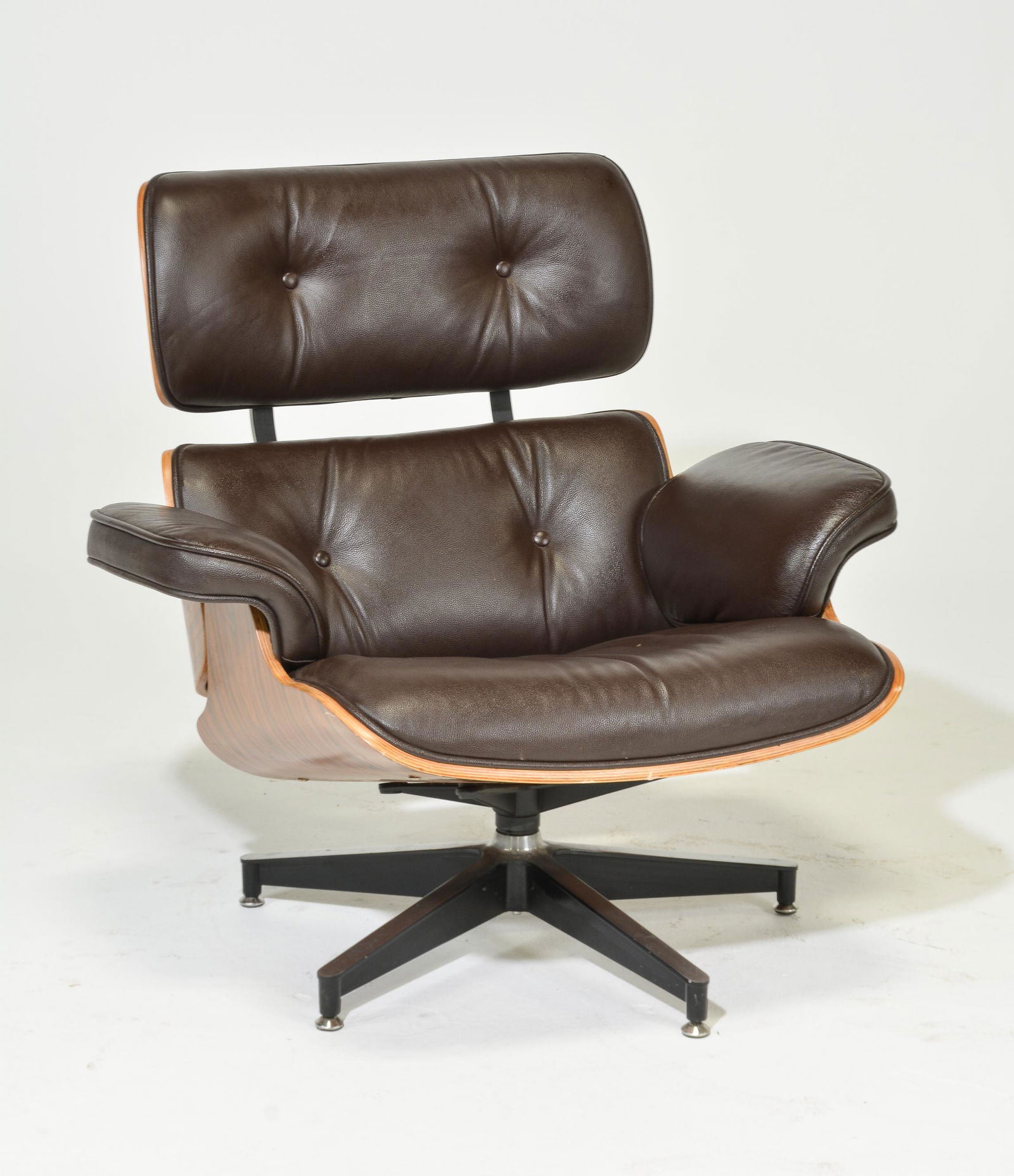 Mid Century Modern Eames Style 670/671 Chair (1 of 3)