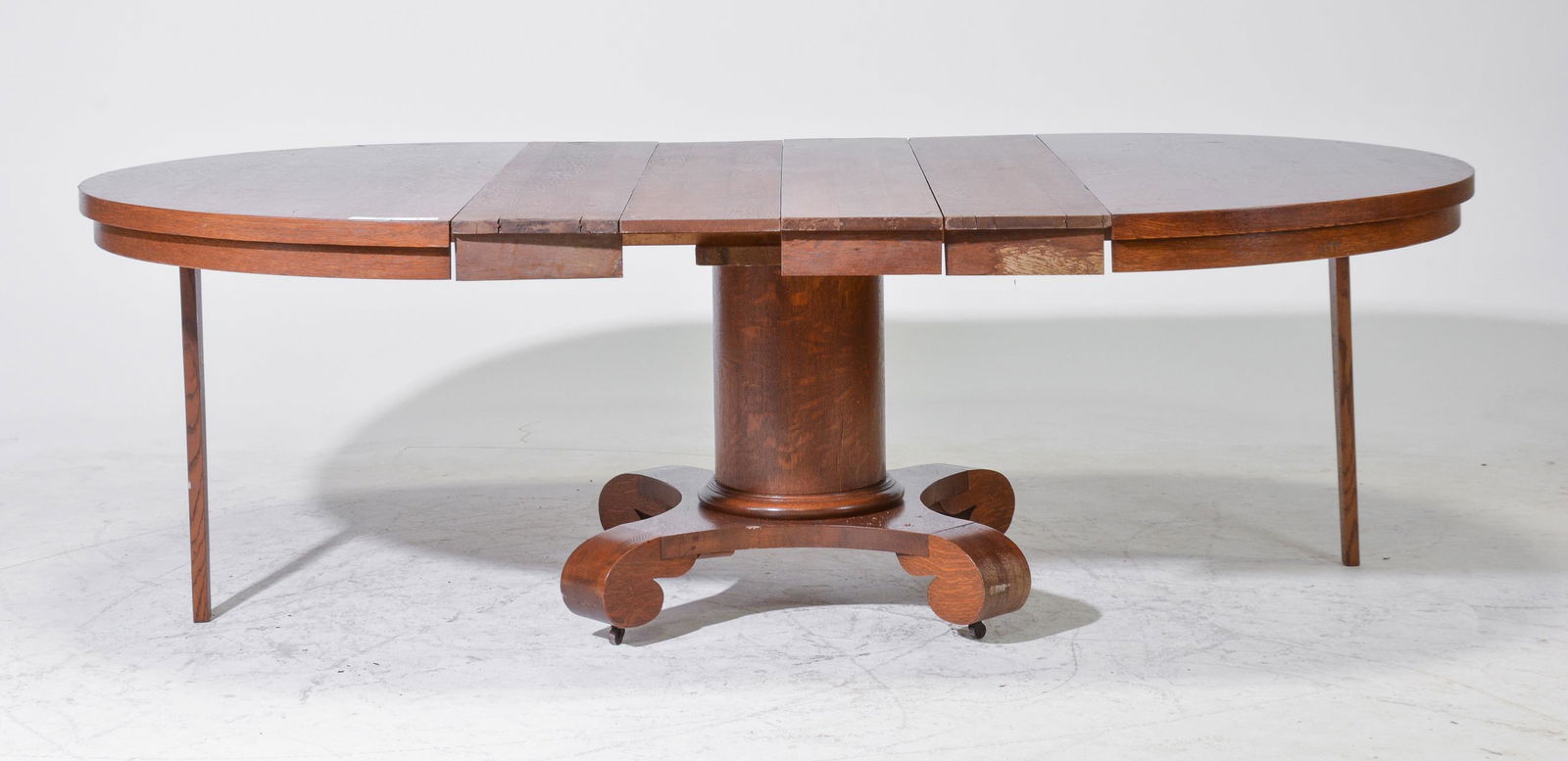 American Tiger Oak Round Table with 4 Leaves (1 of 7)