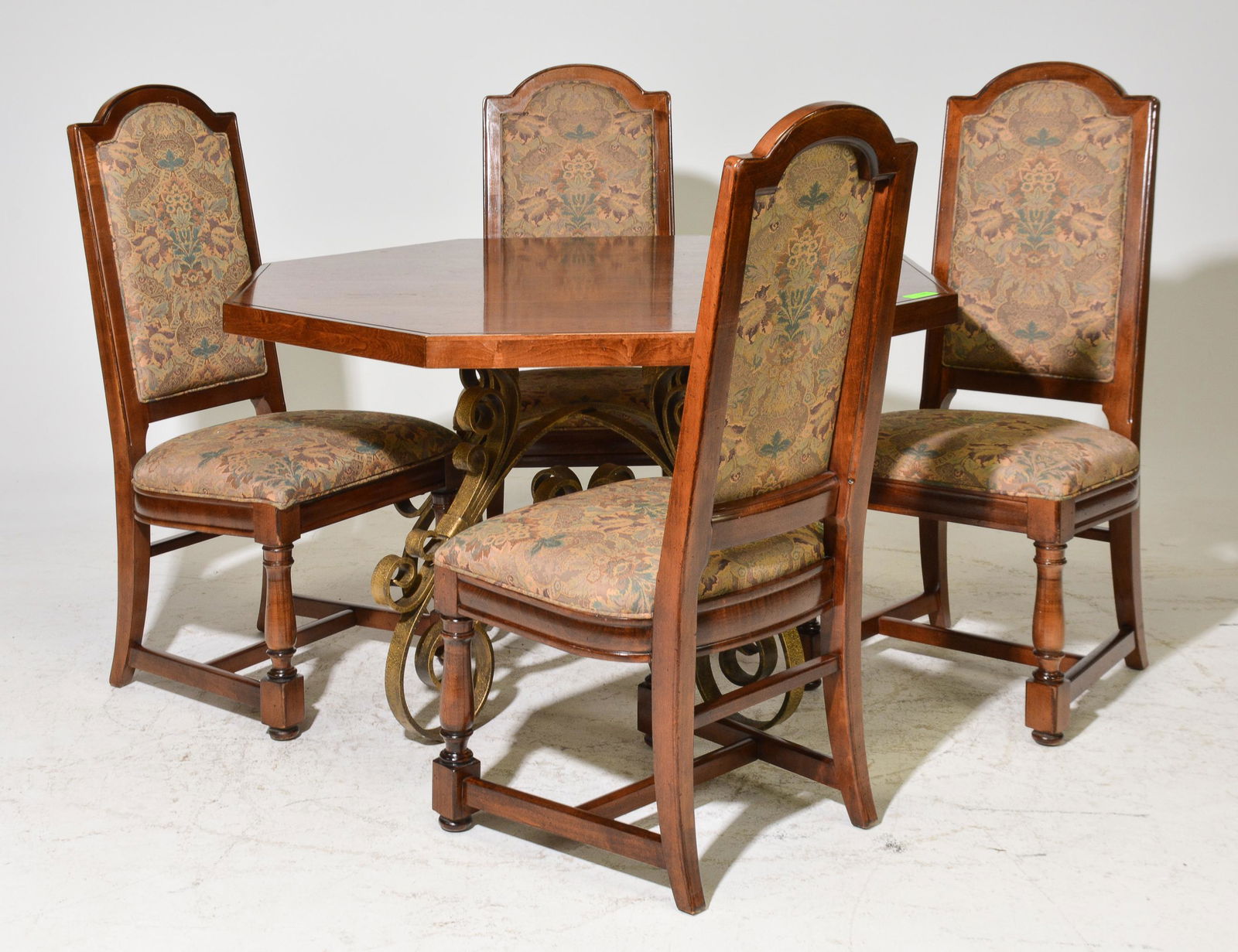 American Octagonal Table with 4 Chairs (1 of 3)