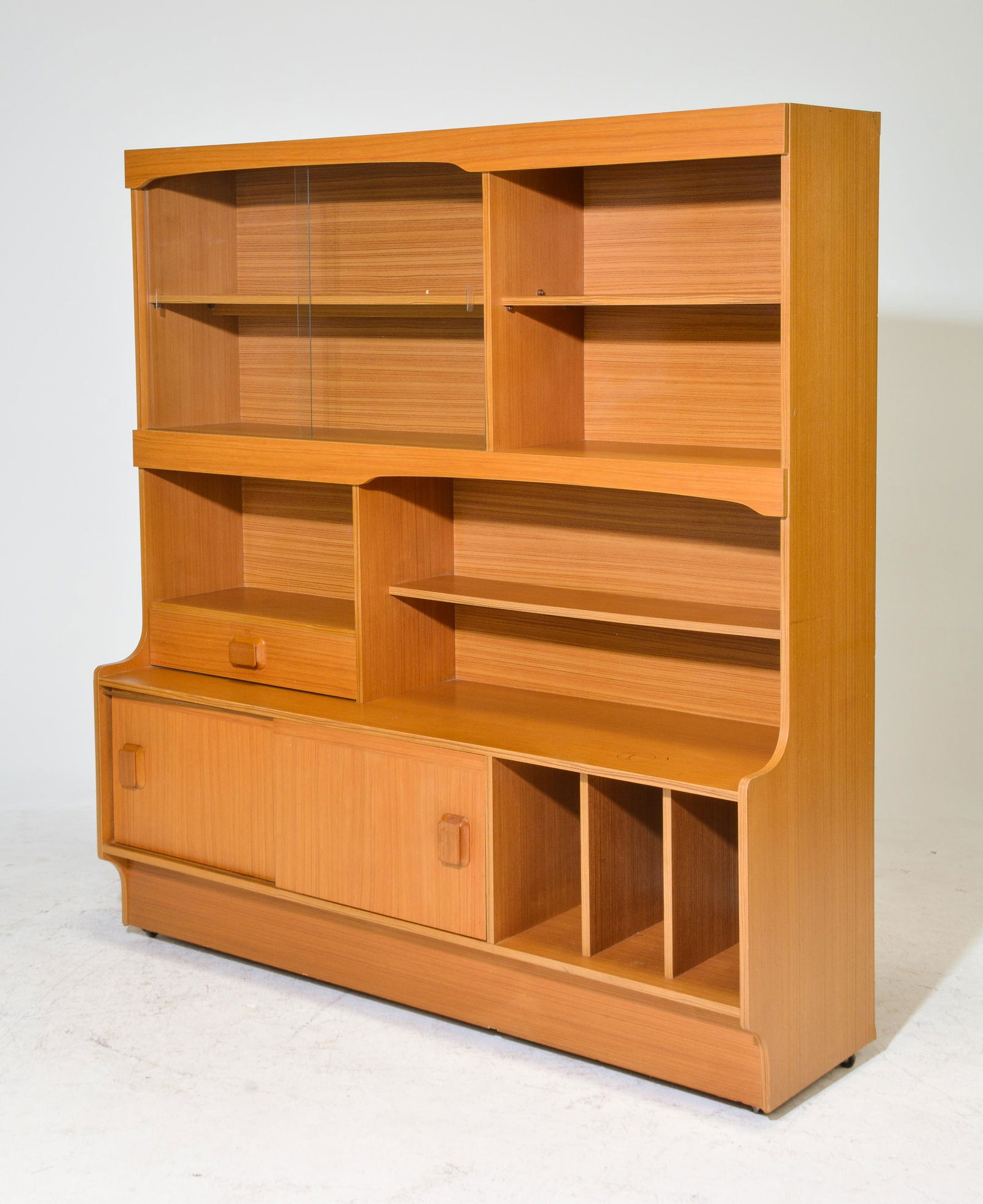 Mid Century Modern Wall Unit / Bookshelf (1 of 6)