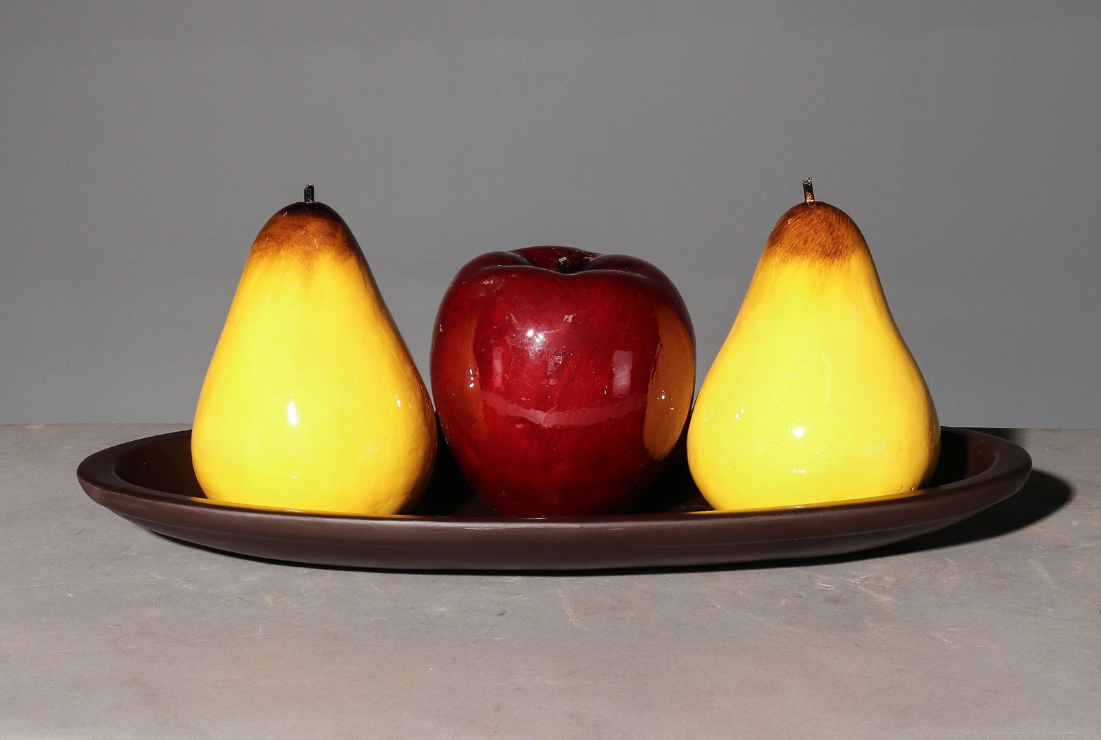 2 Ceramic Pears / 1 Apple & Tray (1 of 3)