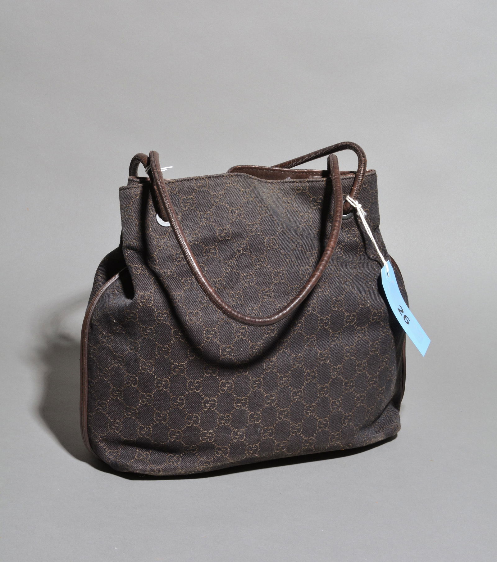 Gucci Gifford Tote in Dark Brown Monogram Canvas: Genuine Pre-Owned Gucci Gifford Tote in Dark Brown Monogram Canvas in B condition. Date Code is 101341 002102 This lot includes the following accessories: Dustbag. Measurements: 30*29*10cm (Length *