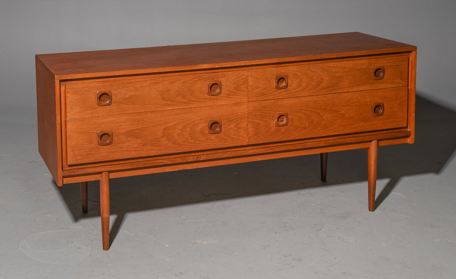Mid Century Modern 4 Drawer Dresser / Chest (1 of 5)