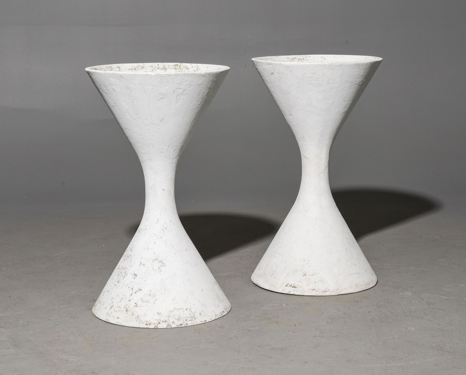 Willy Guhl (1915-2004) - 2 Diabolo Planters: Willy Guhl (1915-2004) - 2 Diabolo (Diablo) Planters - 25 in tall x 14 inch diameter This is fibrated concrete manufactured by Eternit, Switzerland.