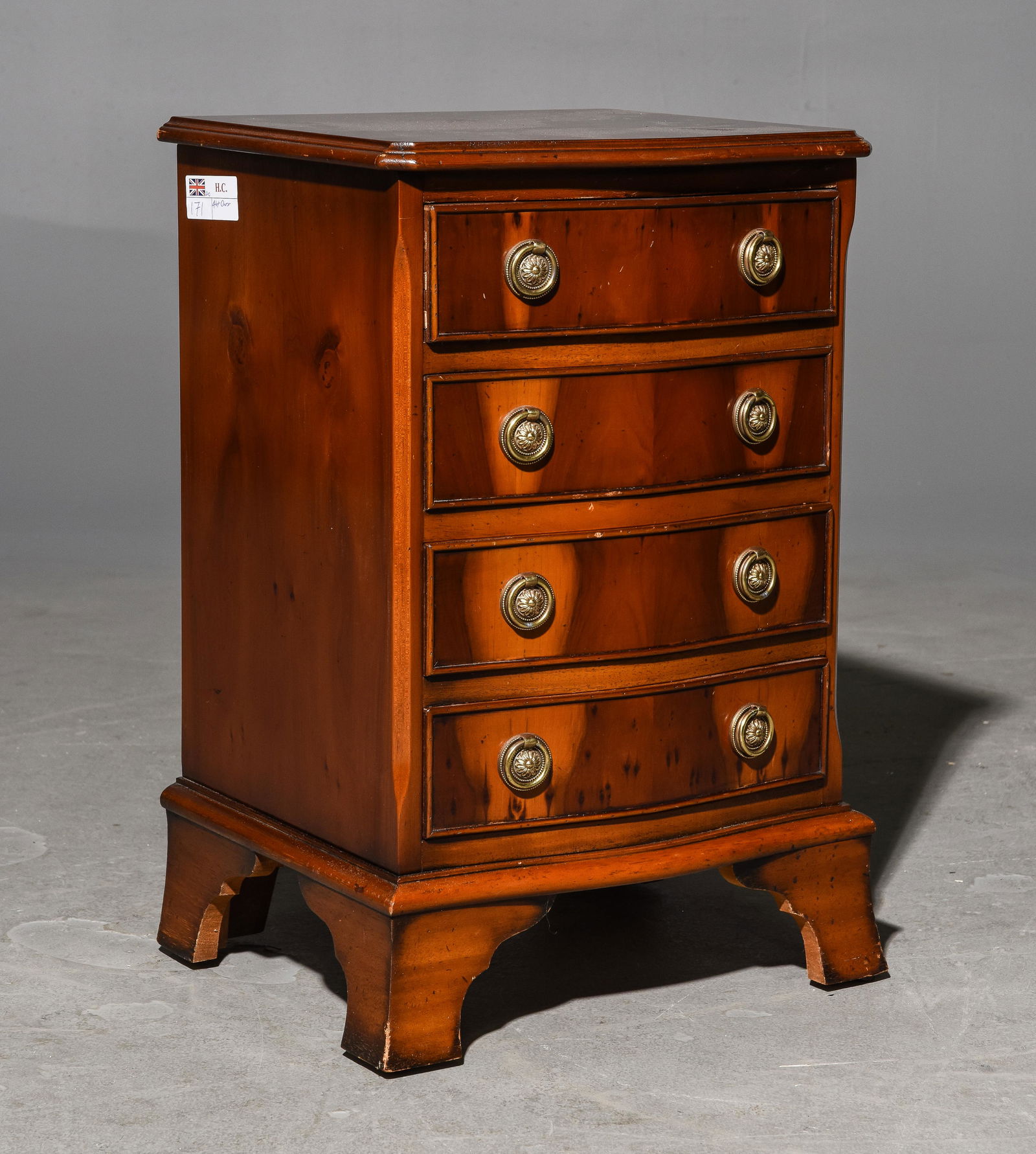 English Small Mahogany 4 Drawer Chest c.1950 (1 of 3)