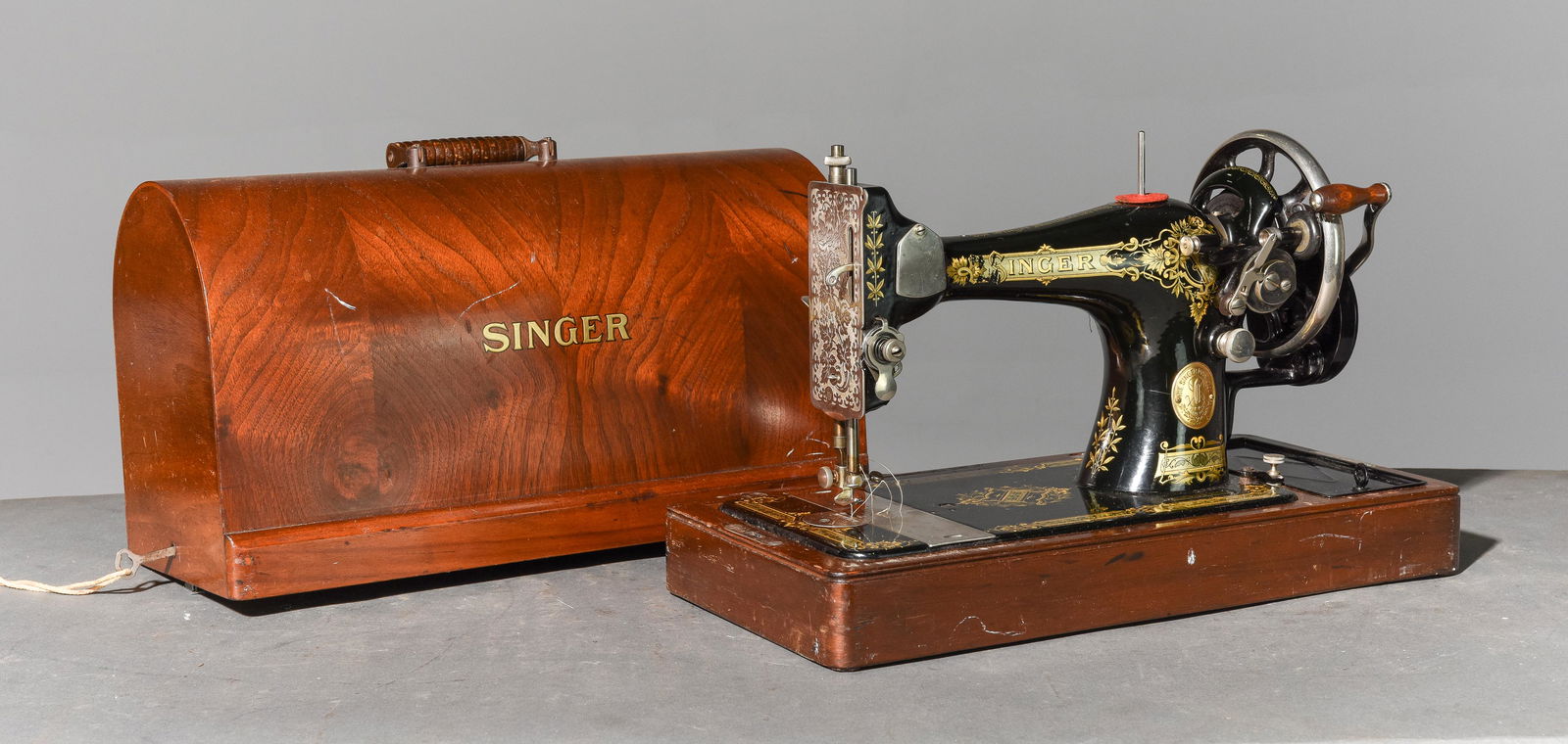 Singer Sewing Machine (1 of 4)