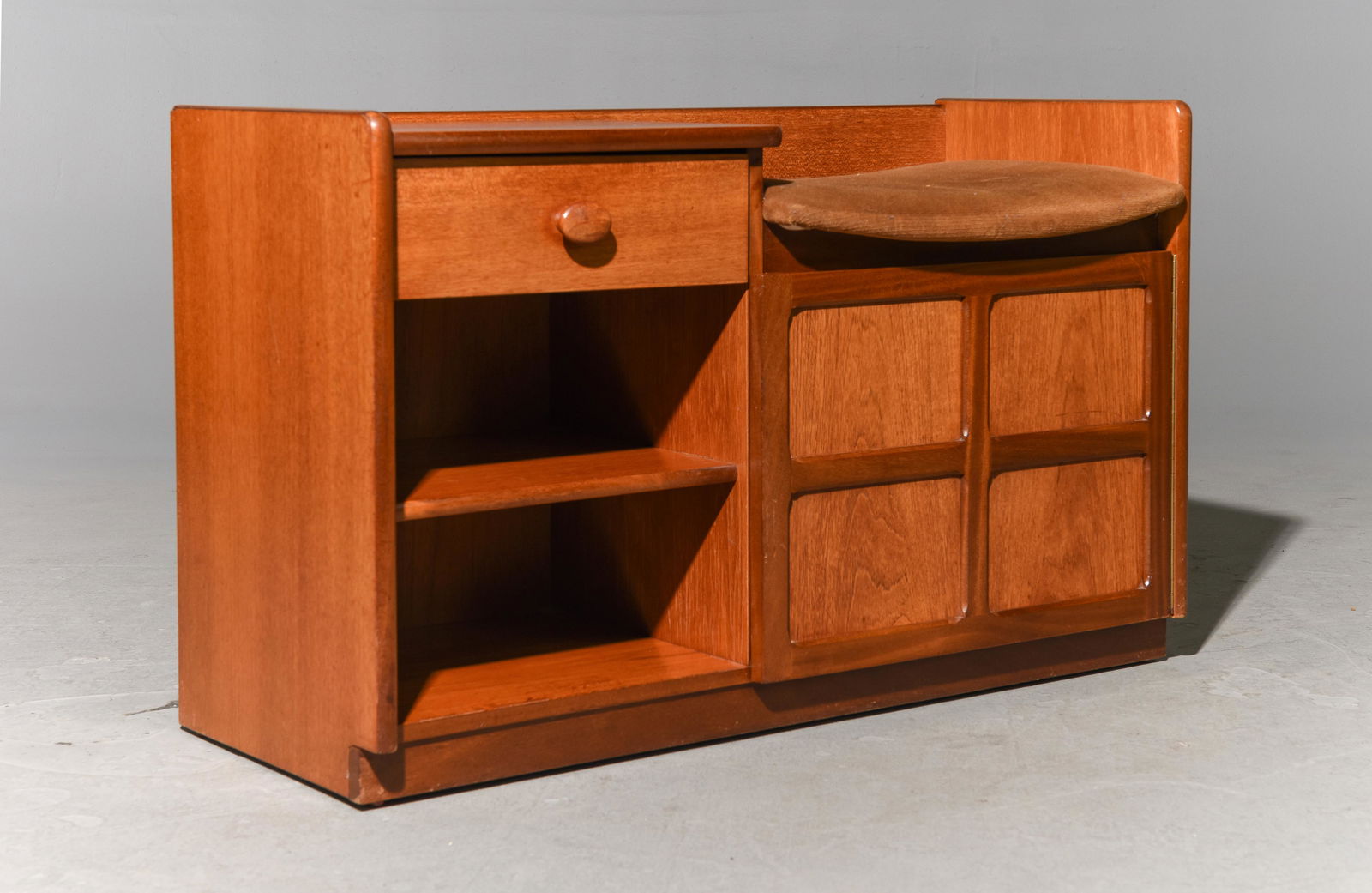 Nathan 2024 telephone table