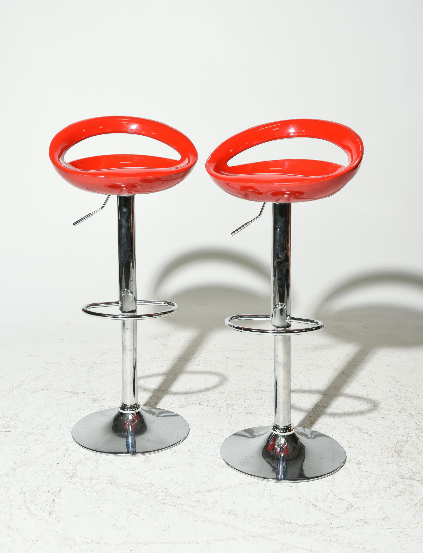 2 Mid Century Modern Red Bar / Counter Stools (1 of 4)