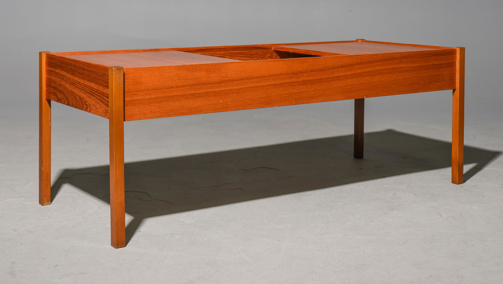 Scandinavian Mid Century Modern Table / Planter (1 of 4)
