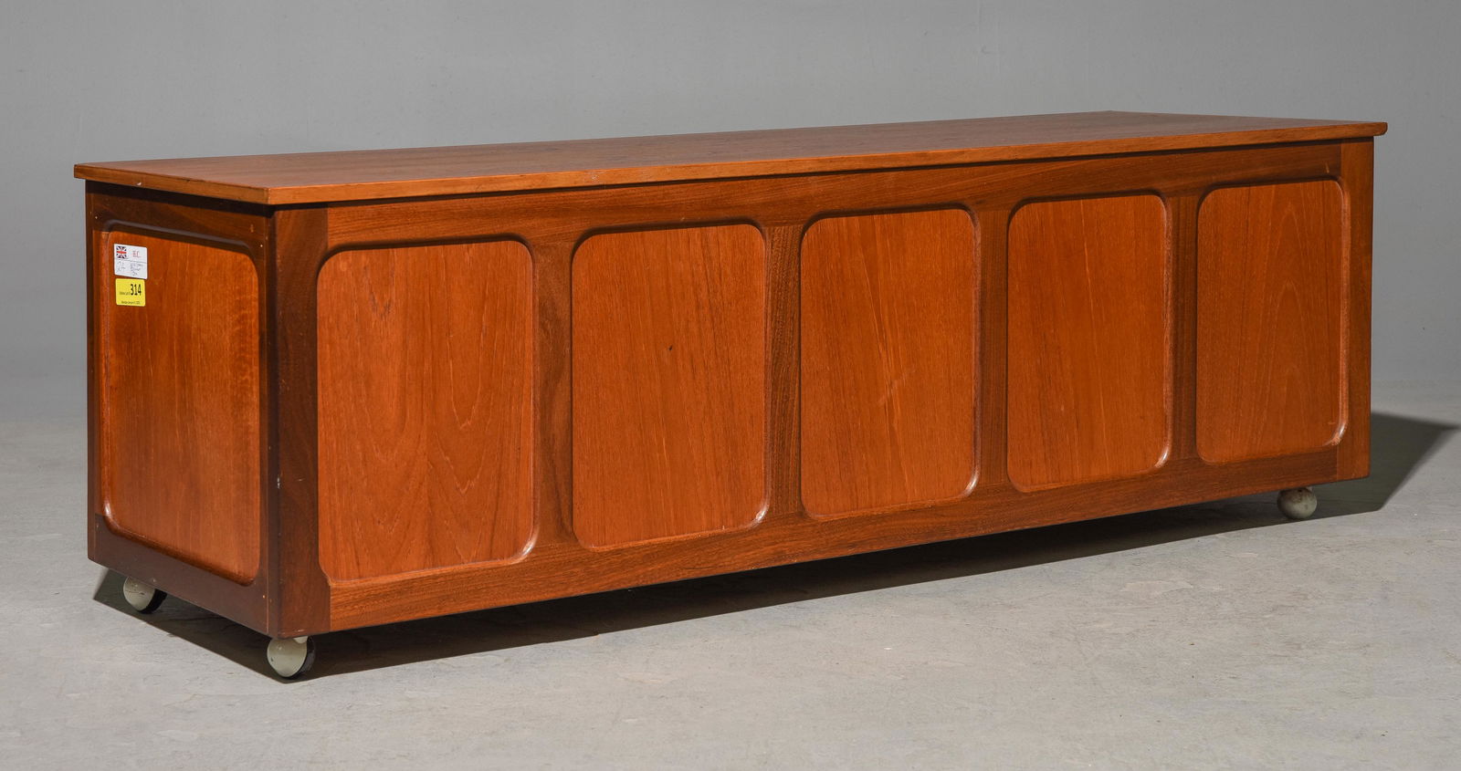 Mid Century Modern Blanket Box / Trunk (1 of 4)