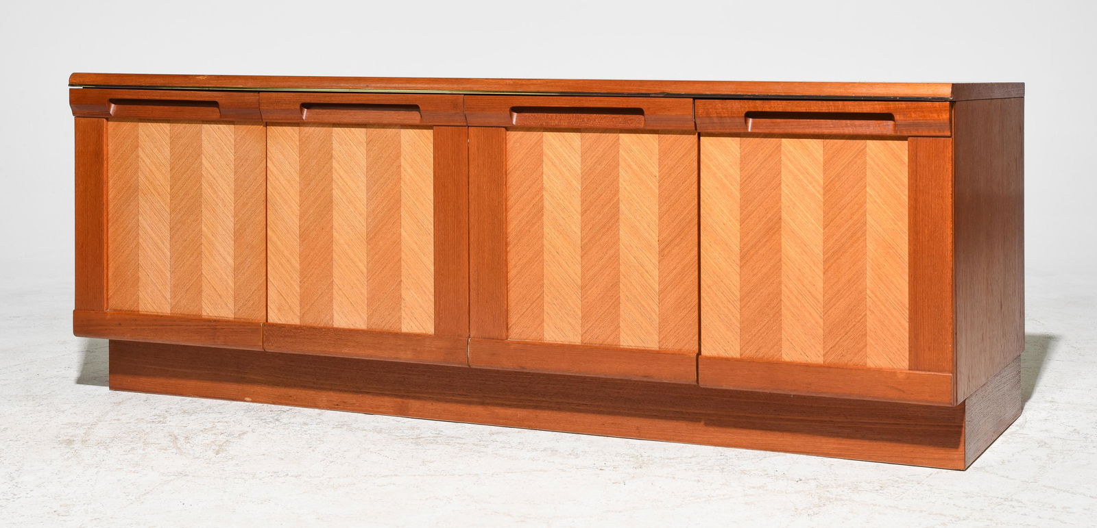 Mid Century Modern Low Credenza by G-Plan (1 of 5)