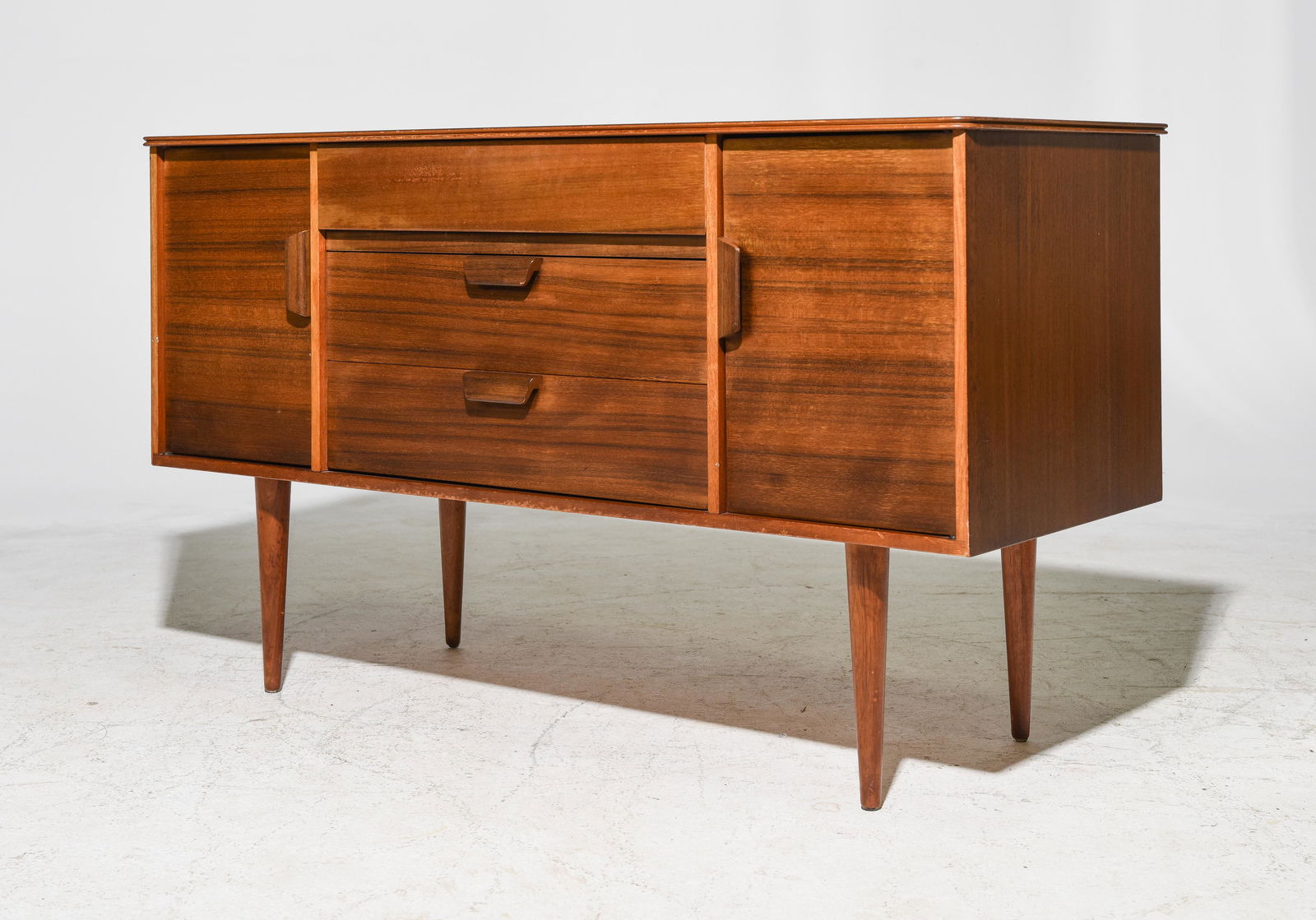Mid Century Modern Credenza / Small Sideboard (1 of 5)