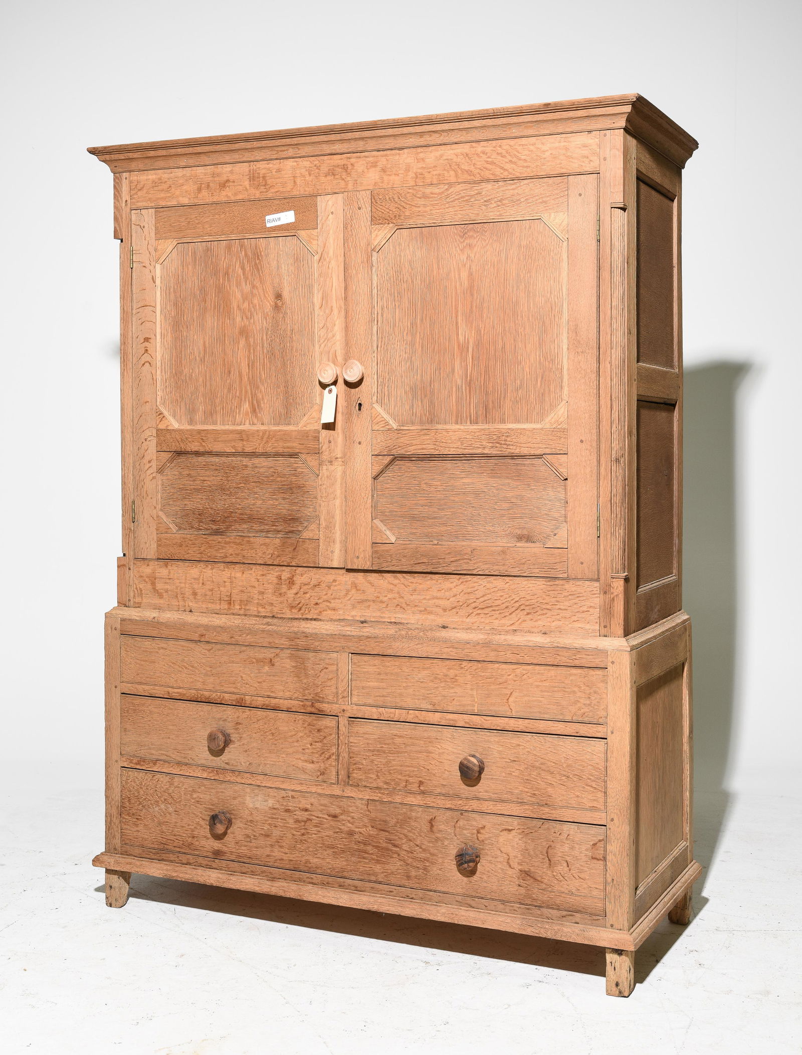 English Oak Linen Press Style Cabinet / Cupboard (1 of 3)