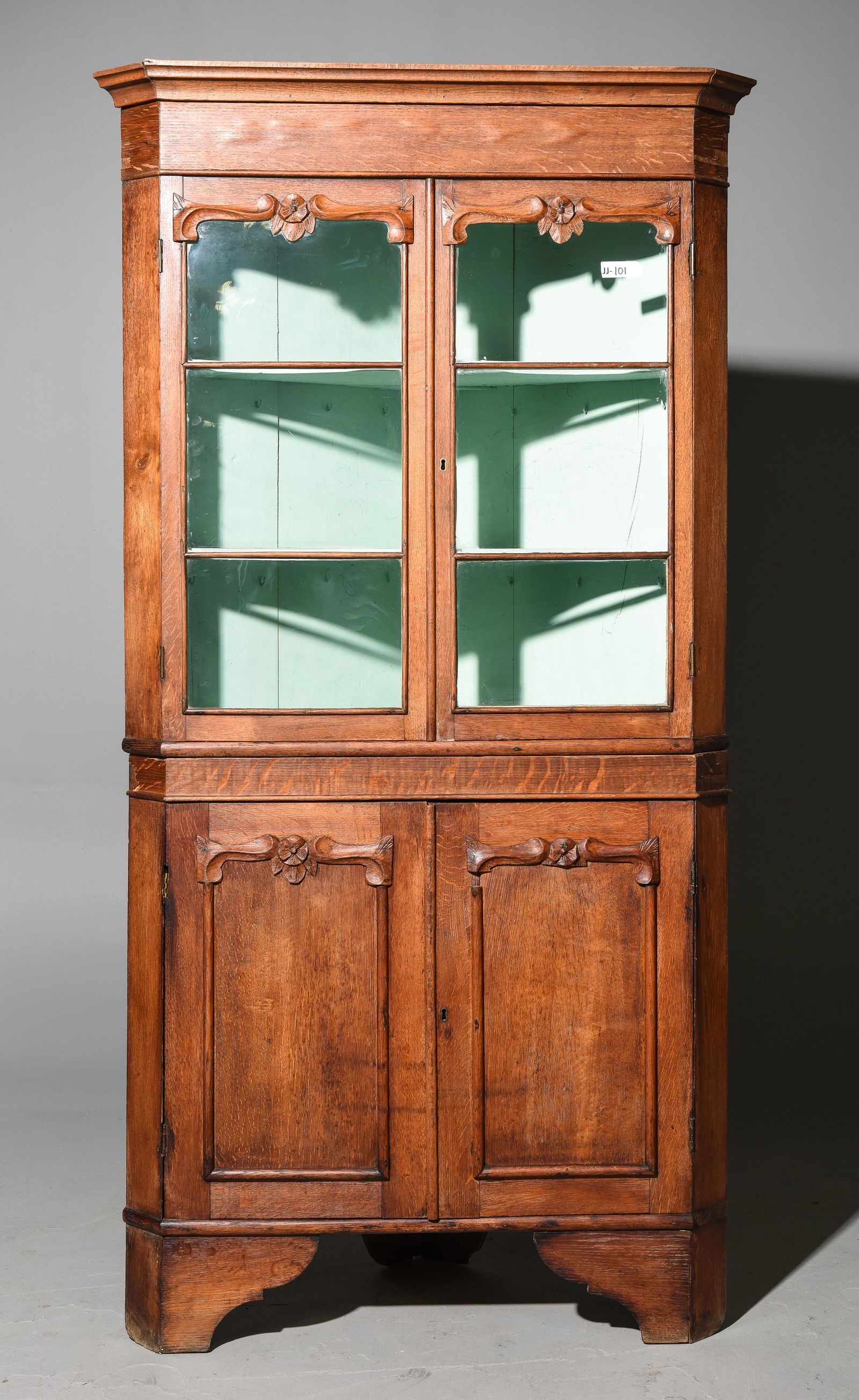 Large Oak Corner Cabinet / Cupboard (1 of 3)