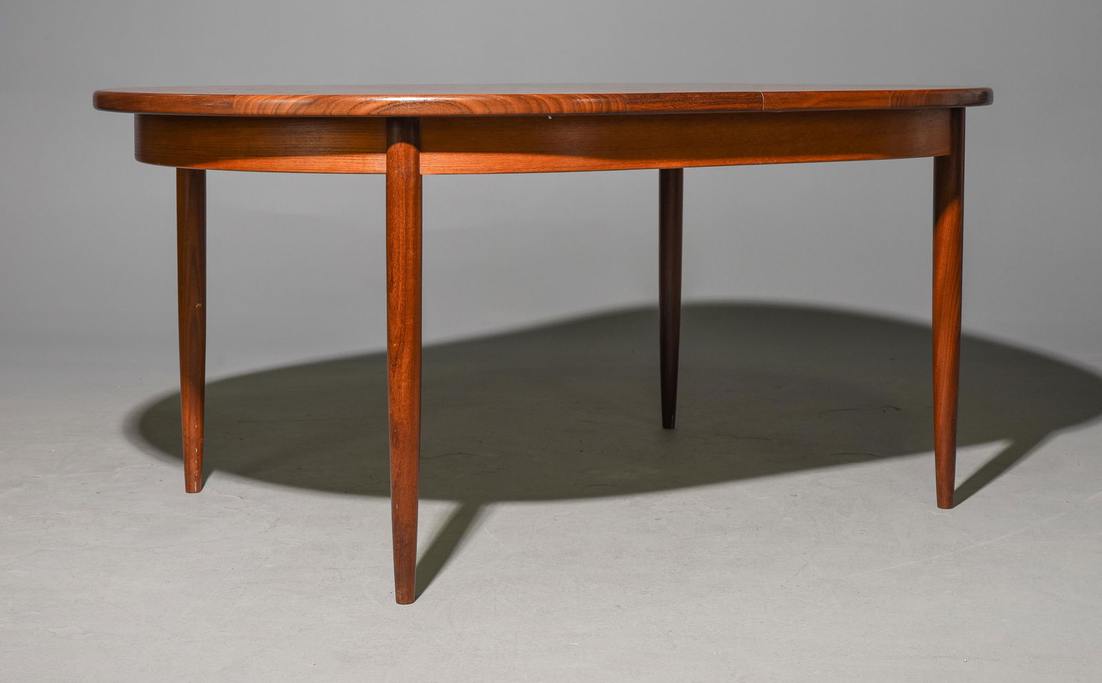 Mid Century Modern Oval Gplay Table with Leaf (1 of 6)