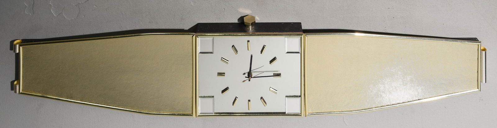 Mid Century Modern Atomic Style Clock (1 of 3)