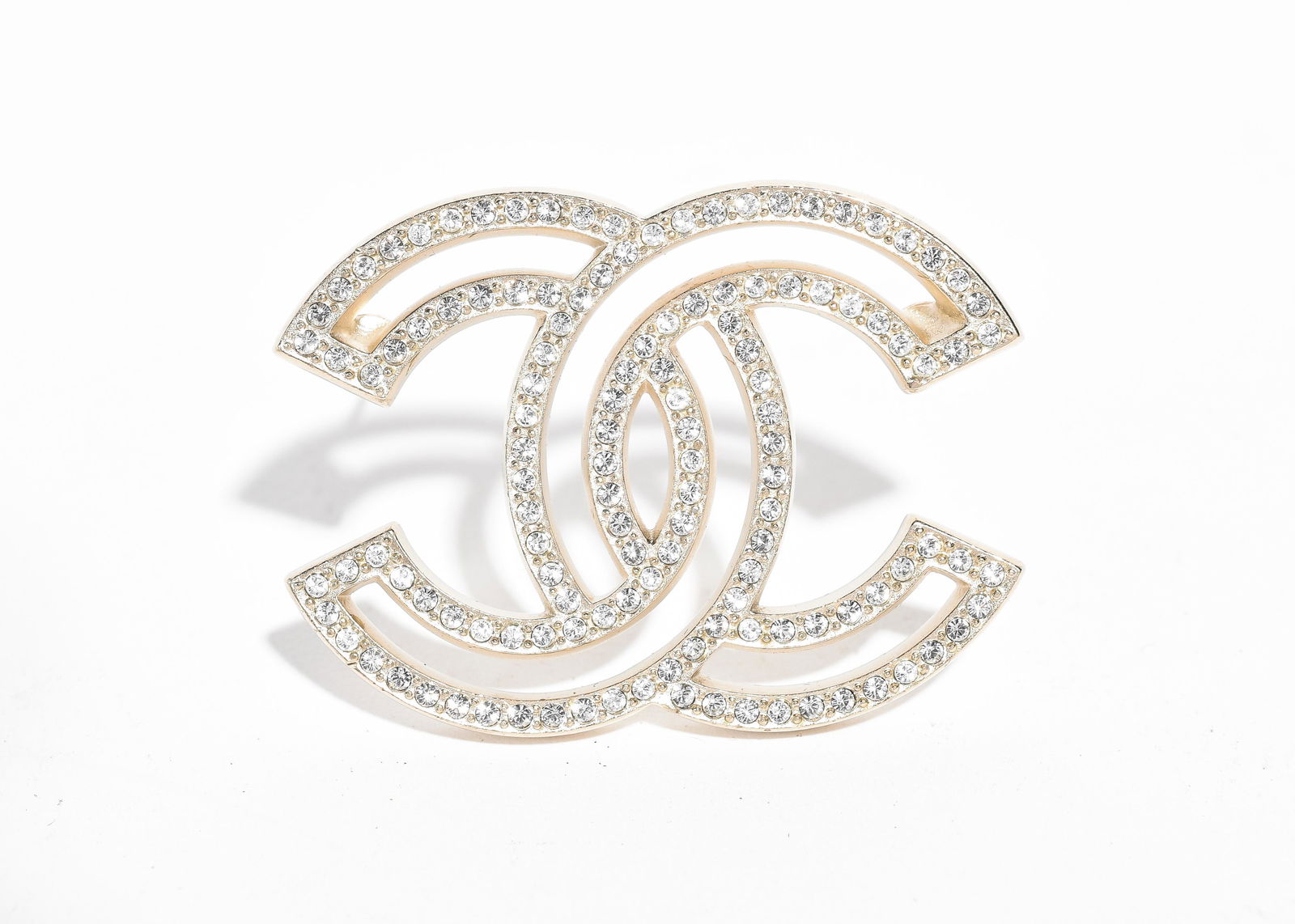 Chanel BROCHES CC CHANEL  in Gold Gold Tone Metal (1 of 2)