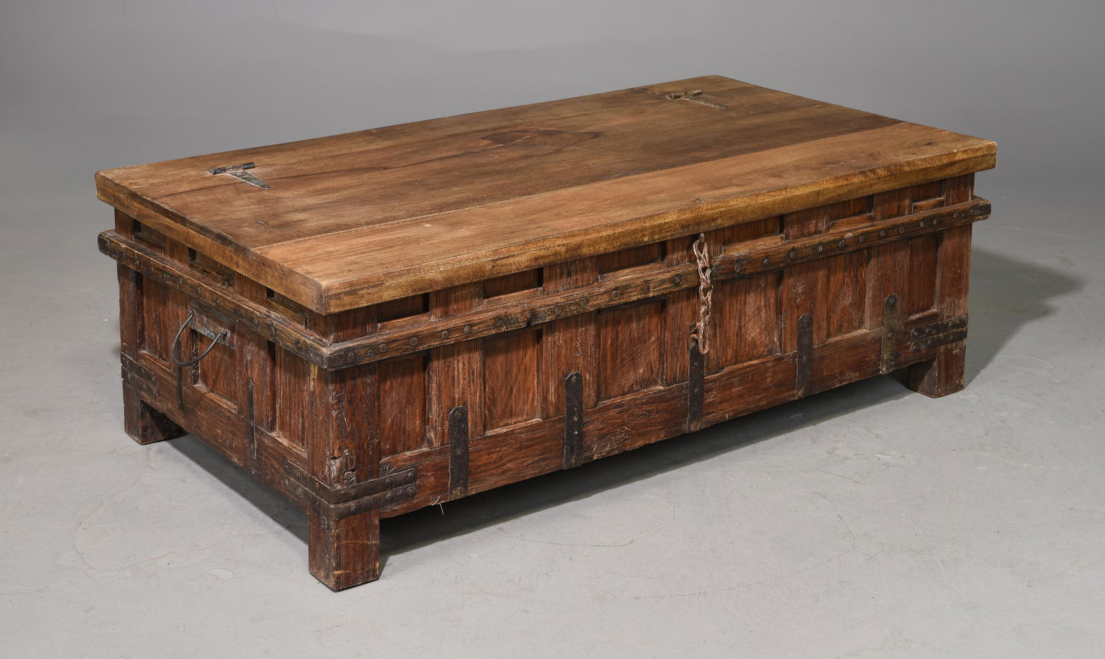 Large Rustic Trunk / Box (1 of 3)