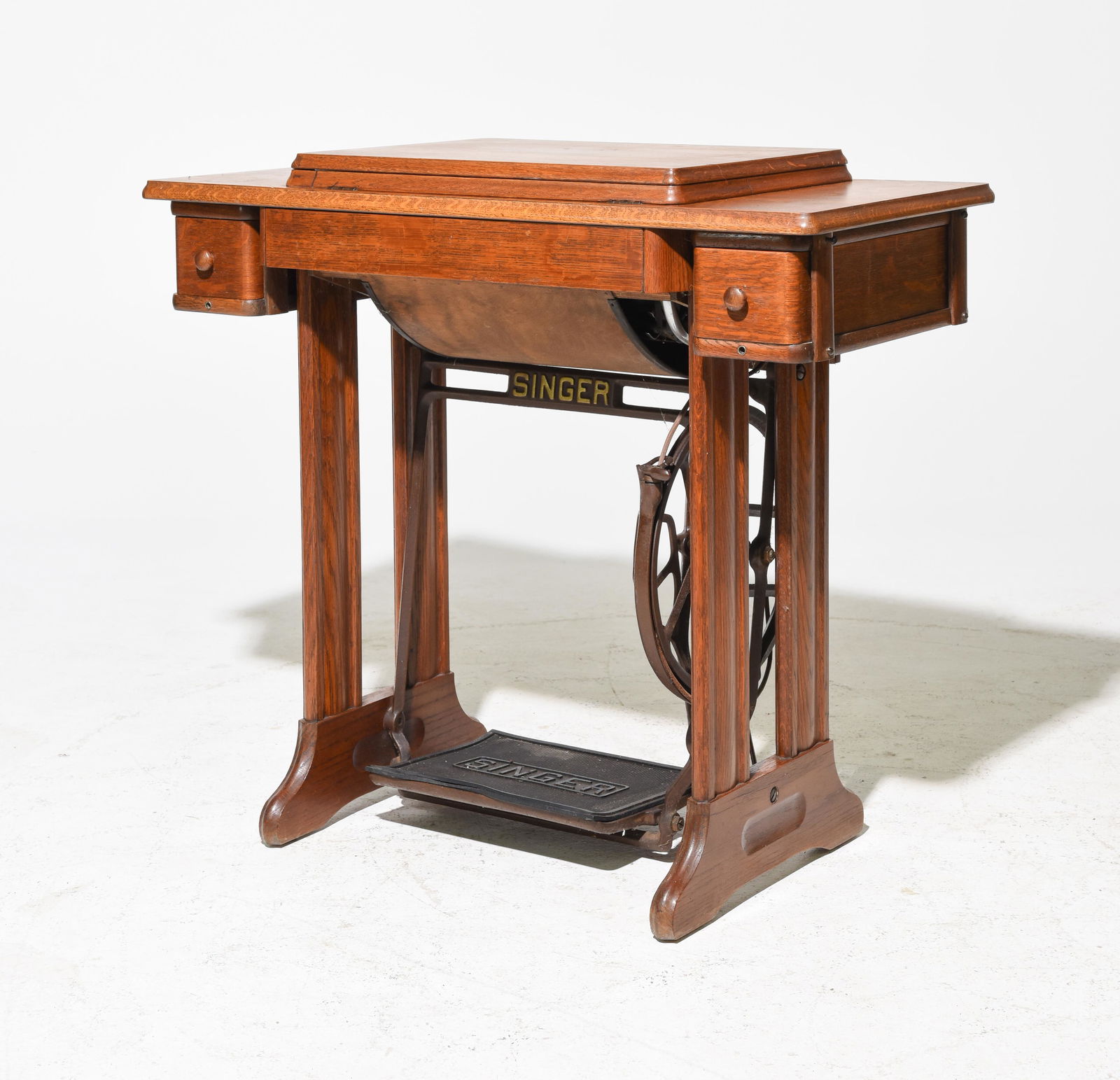 Singer Oak Cased Sewing Machine Table (1 of 3)