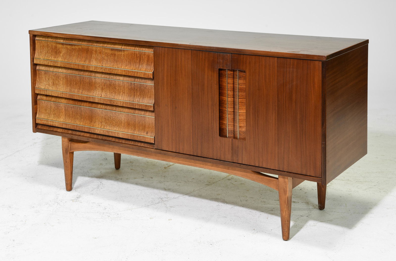 Mid Century Modern Sideboard / Credenza (1 of 5)