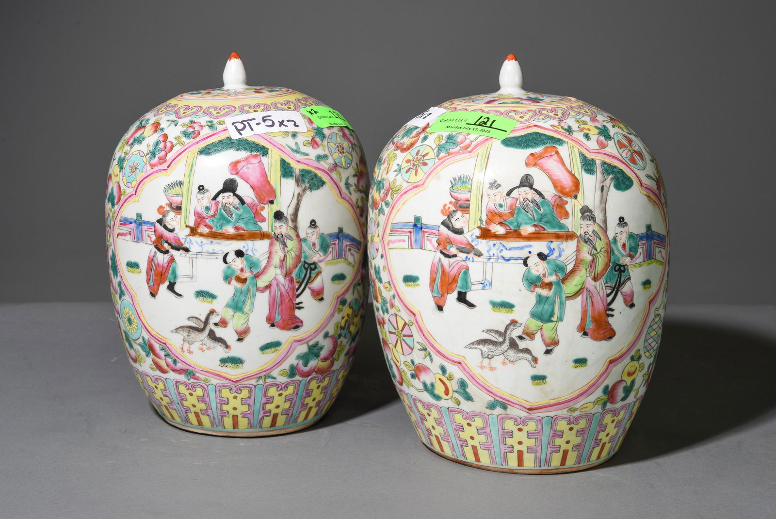 2 Asian Mellon Jars / Urns with Lids (1 of 3)