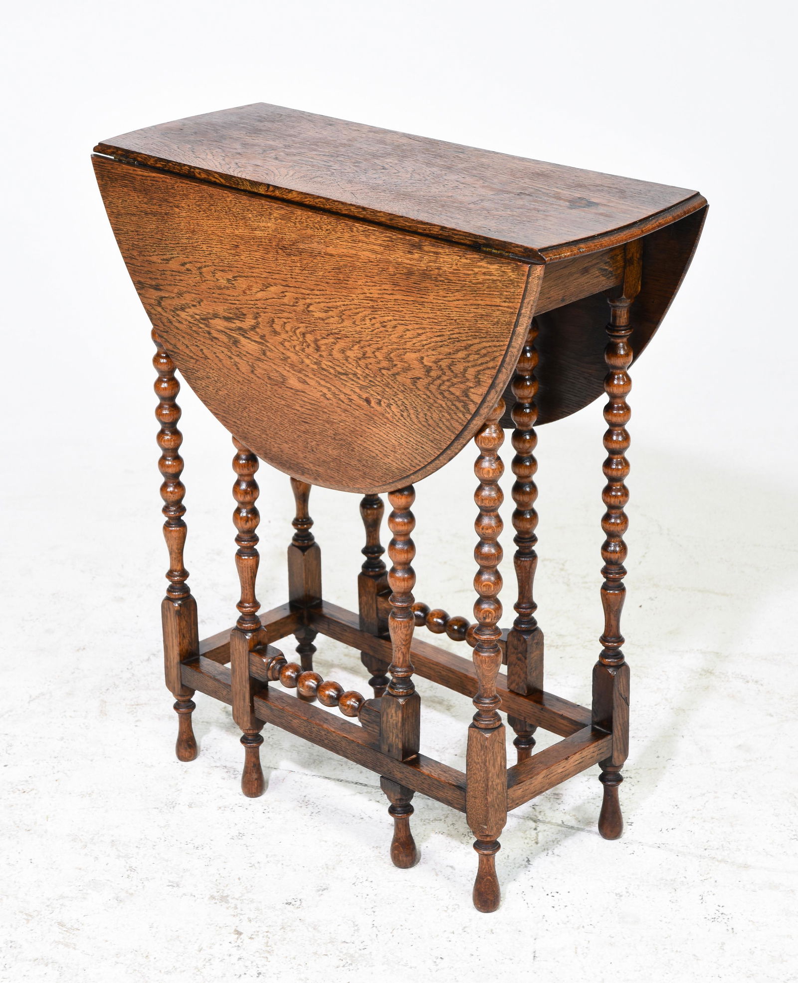 British Small Oak Bobbin Leg Drop Leaf Table (1 of 2)