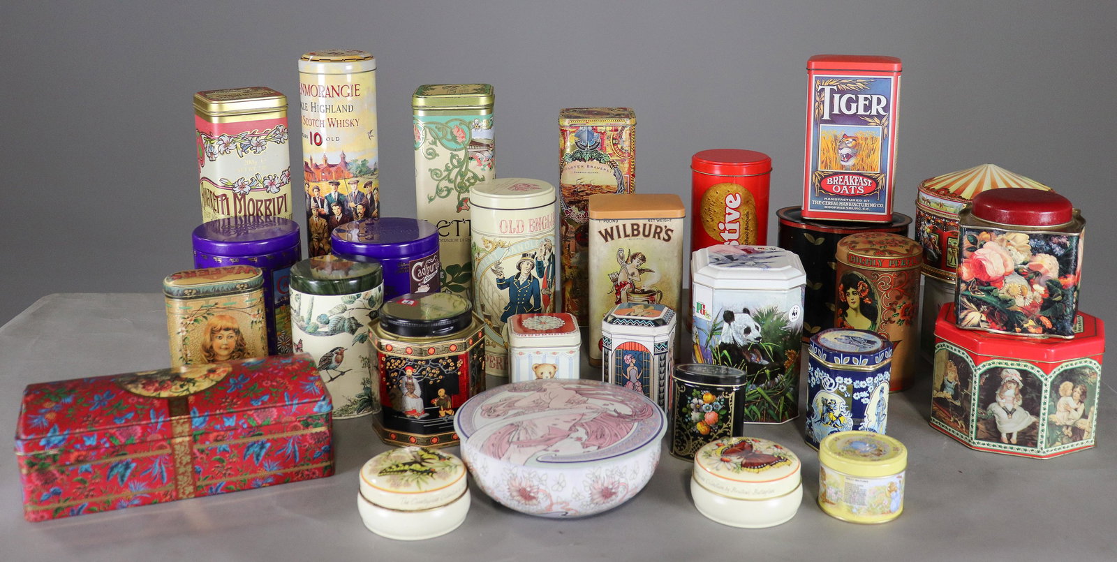 30 Assorted Vintage Tins (1 of 7)