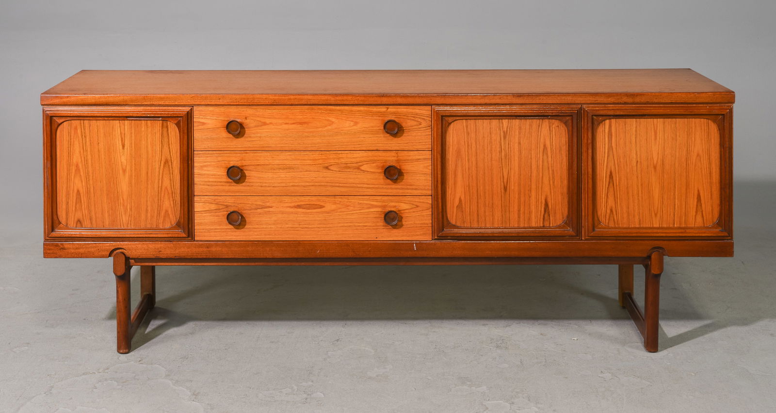 Mid Century Modern Sideboard / Credenza (1 of 8)