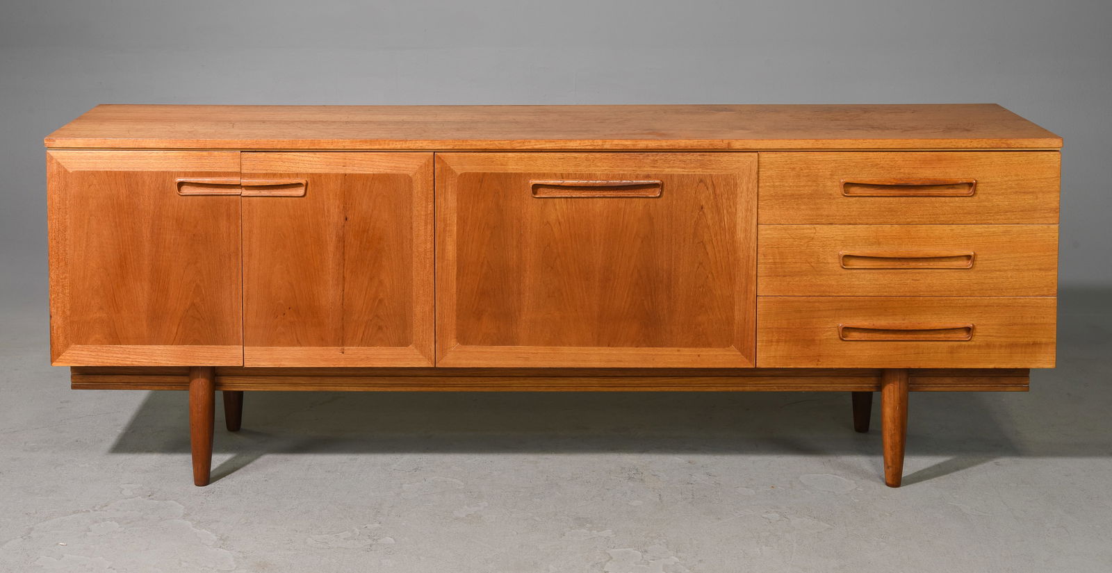 Mid Century Modern Sideboard / Credenza (1 of 7)