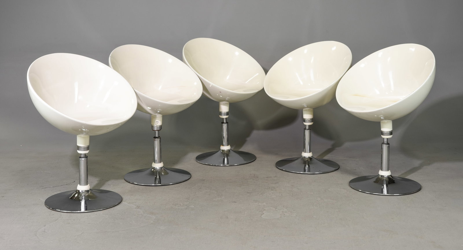 5 Modern Eros Style Adjustable Chairs (1 of 7)
