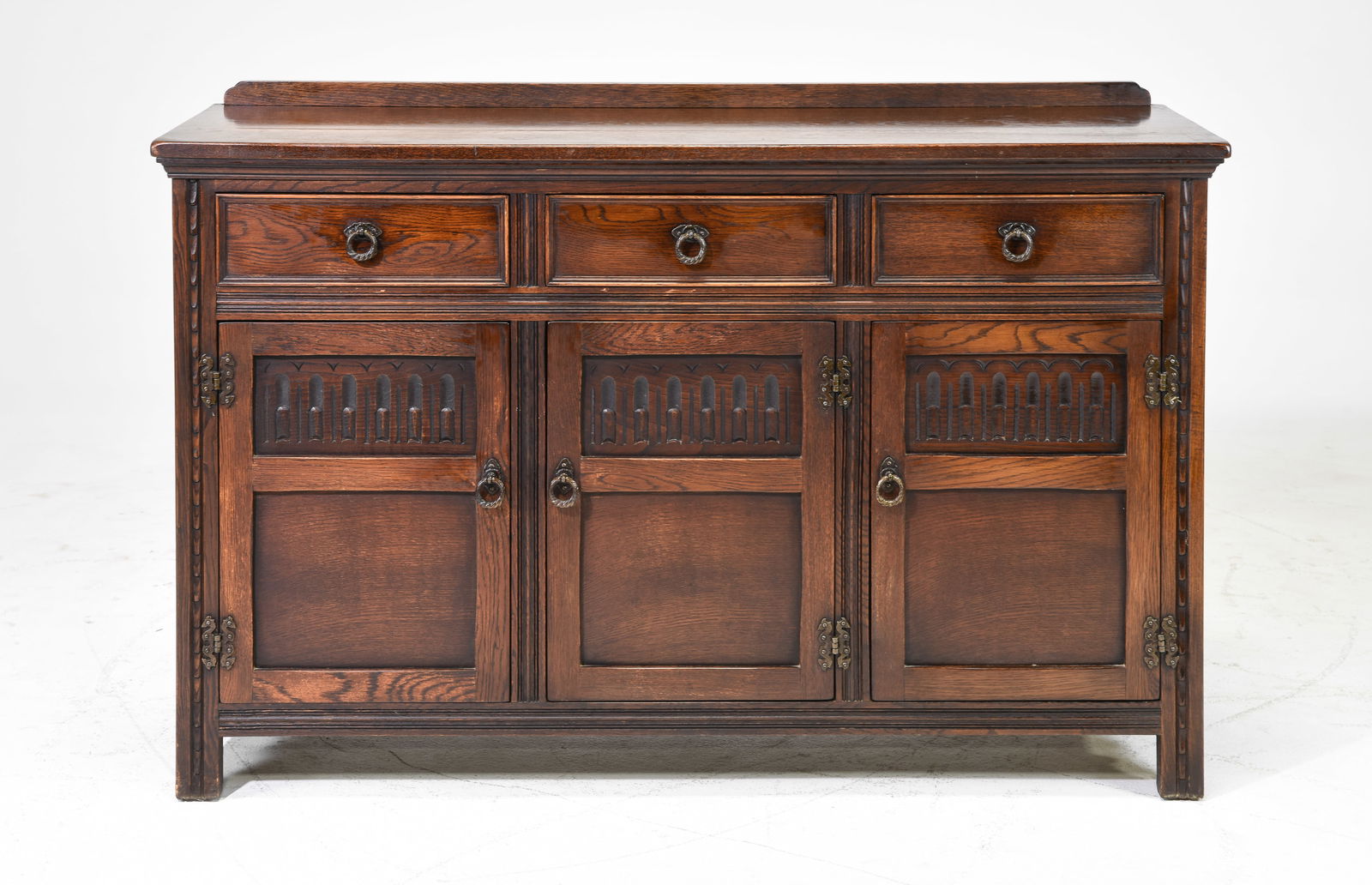 Oak 3 Drawer/Door Sideboard (1 of 6)