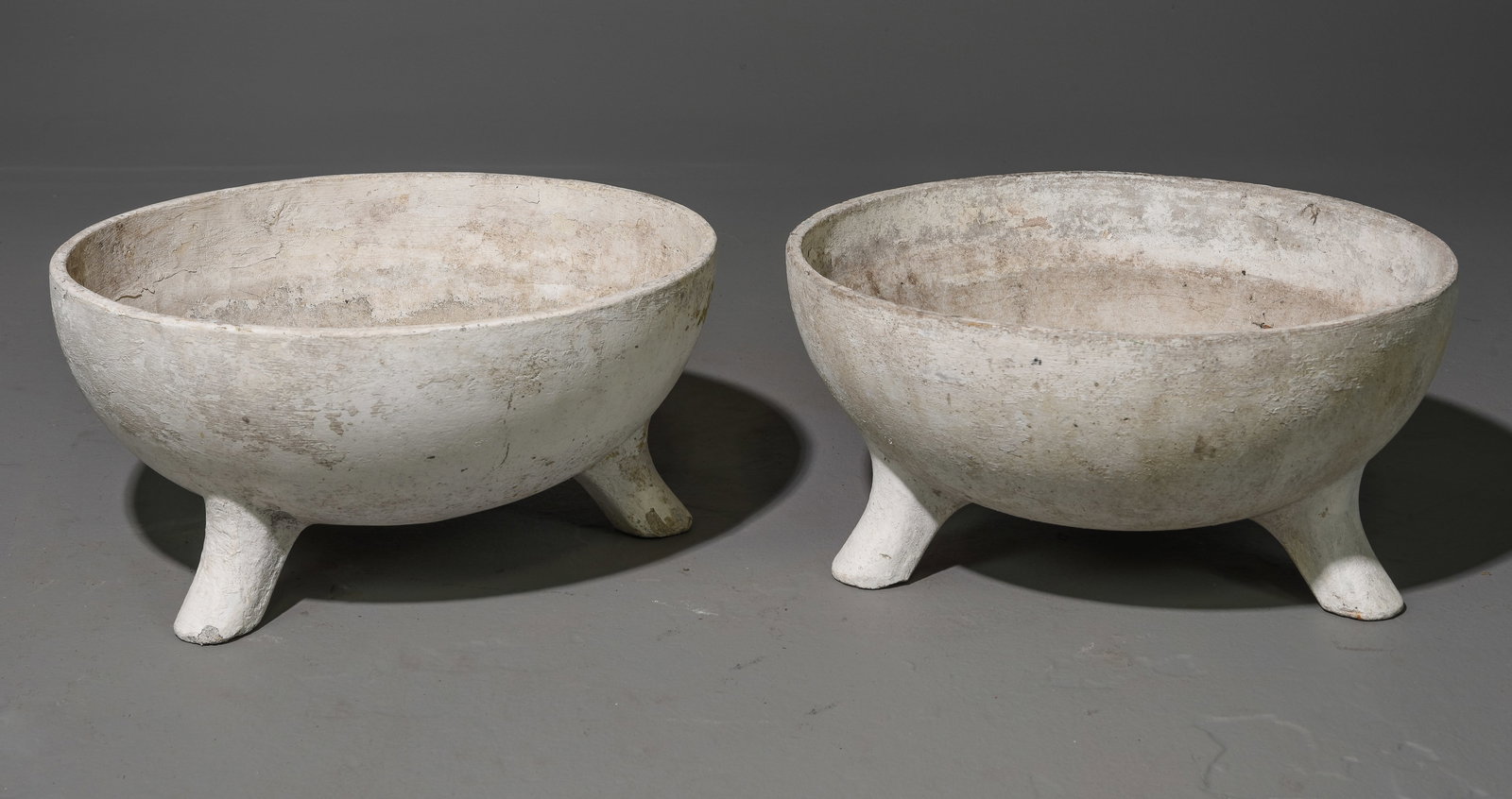 Willy Guhl (1915-2004) - 2 Marmite Planter: Willy Guhl (1915-2004) - 2 Marmite Planter - 9 inches tall x 19 inch diameter - This is fibrated concrete manufactured by Eternit, Switzerland.