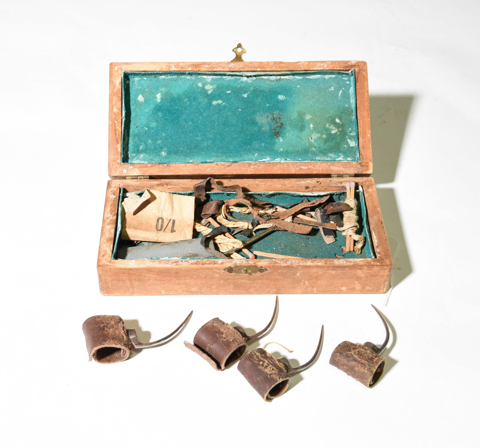 4 Assorted Cock Fighting Spurs In A Box (1 of 6)