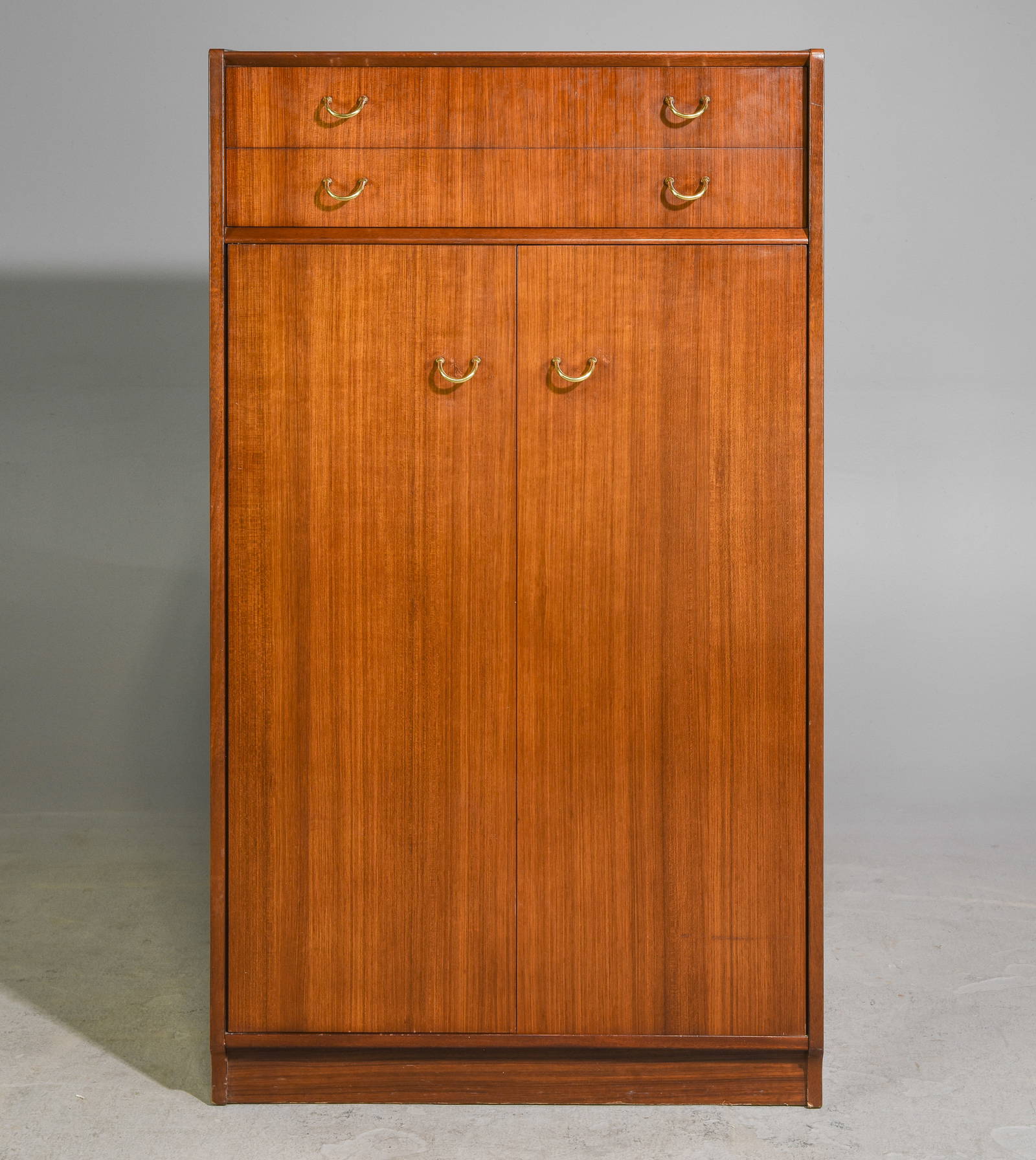 Mid Century Modern Gents Robe Gplan Auction