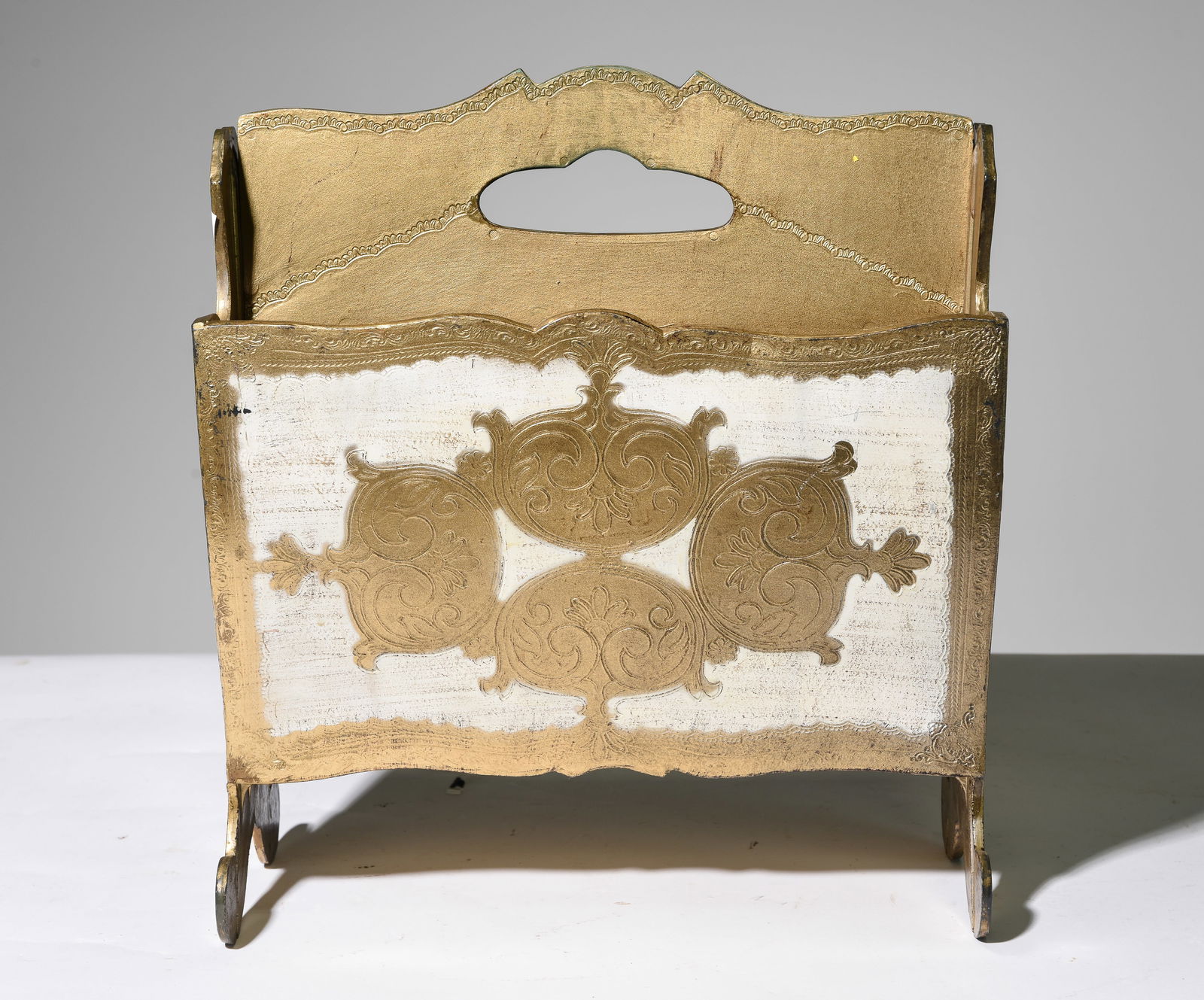 Florentine Style Plastic Magazine Rack (1 of 4)