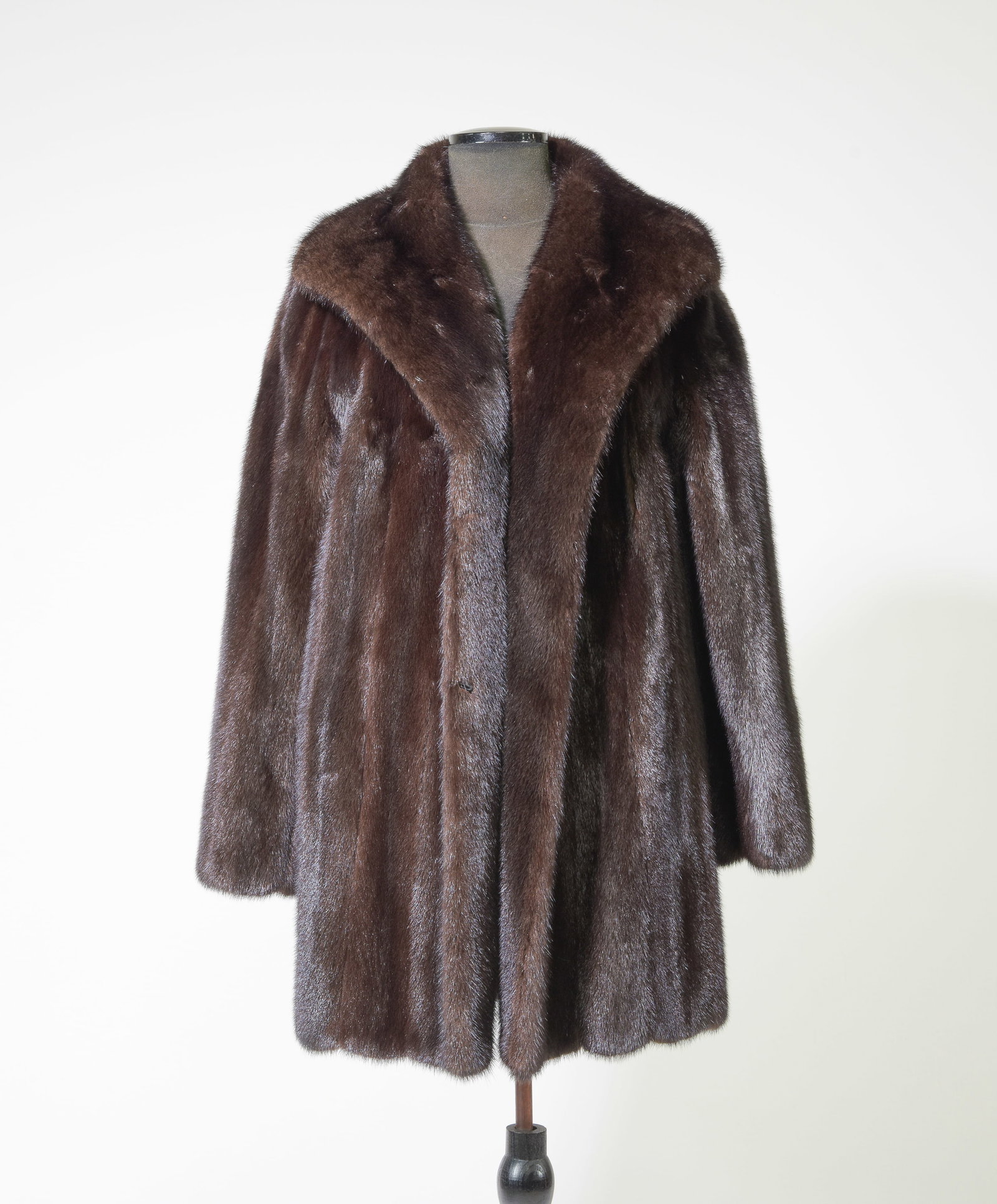Esther Wolf - Houston - Womens Fur Coat: Esther Wolf - Houston - Womens Fur Coat - We do not have any certificates of authenticity