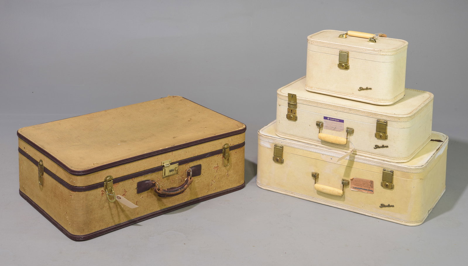 Four Pieces Vintage Luggage (1 of 7)