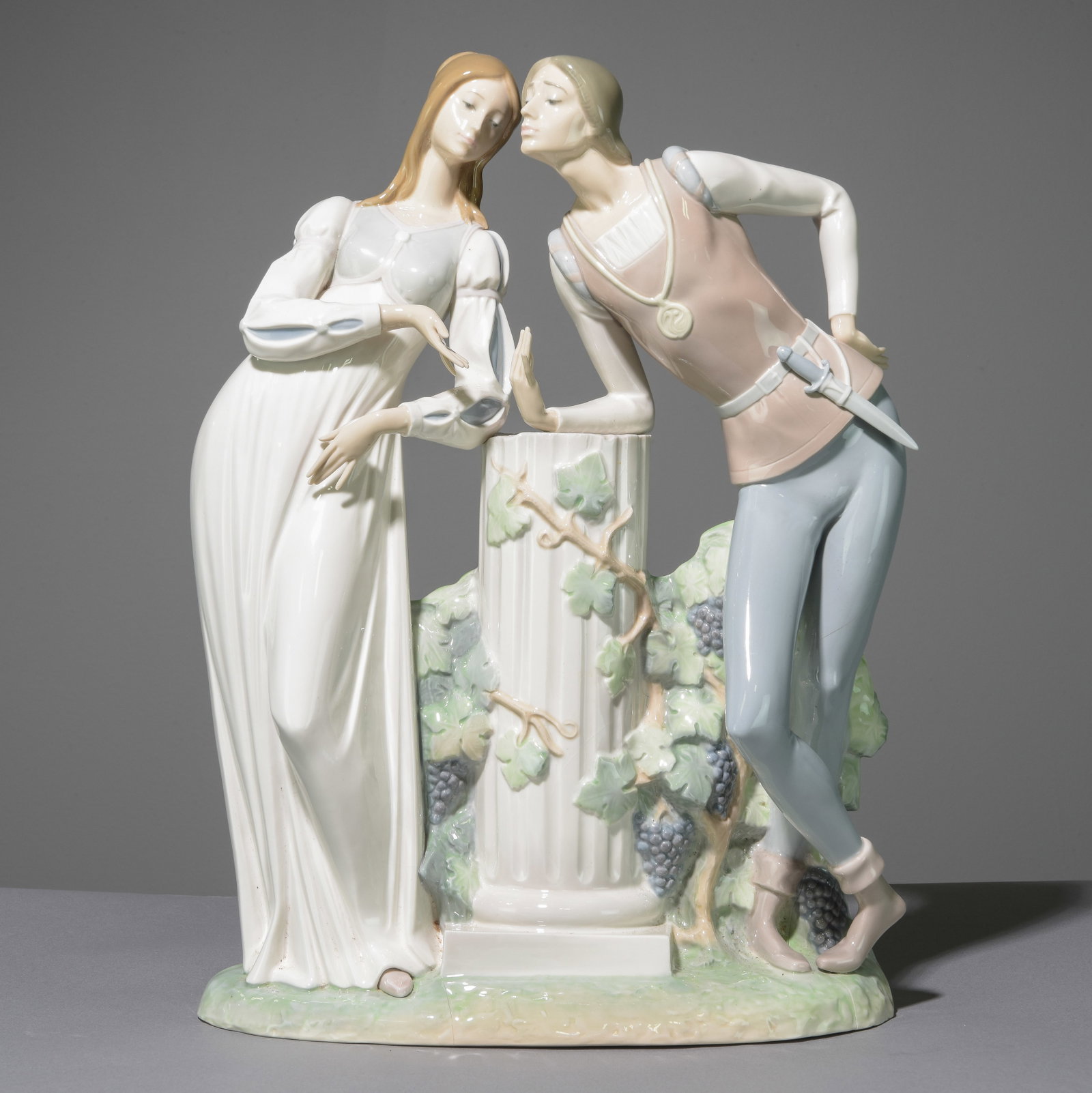 Lladro Romeo & Juliet Porcelain Figure: Lladro Romeo & Juliet Porcelain Figure - 18 in tall x 12.5 x 5.5