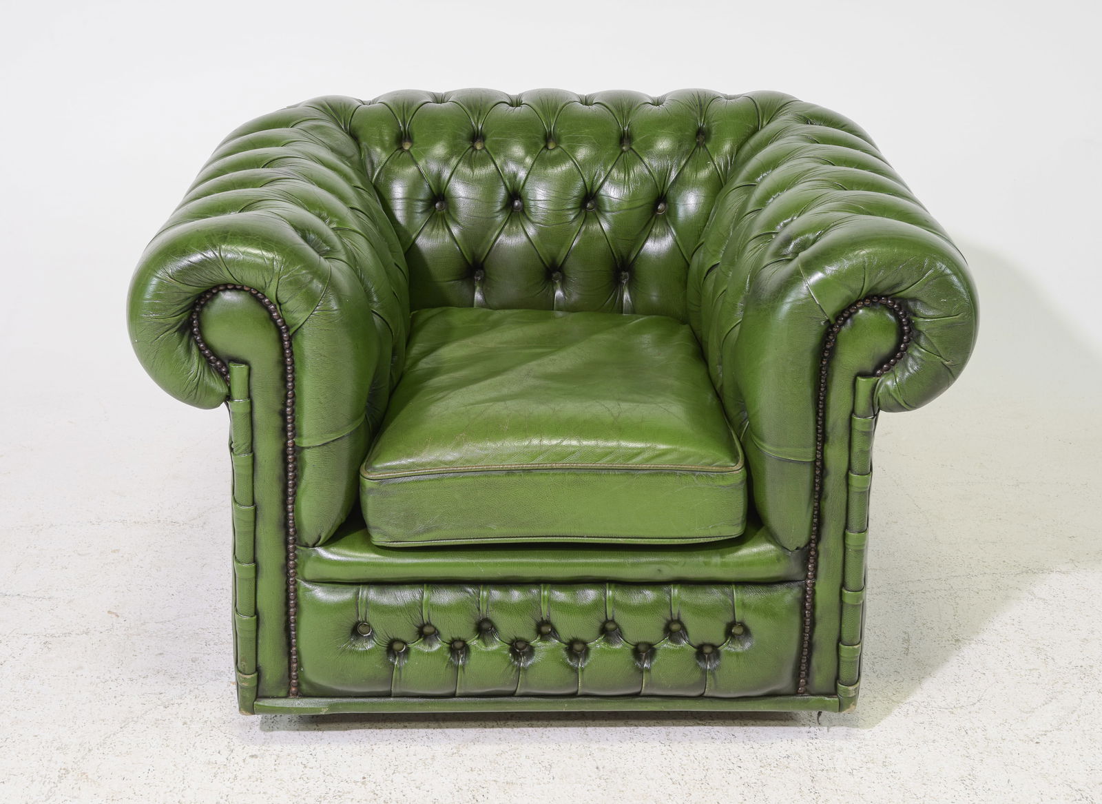 British Green Leather Chesterfield Club Chair: British Green Leather Button Tufted Chesterfield Club Chair - 27 in tall x 39 x 35, Seat height is 17 inches