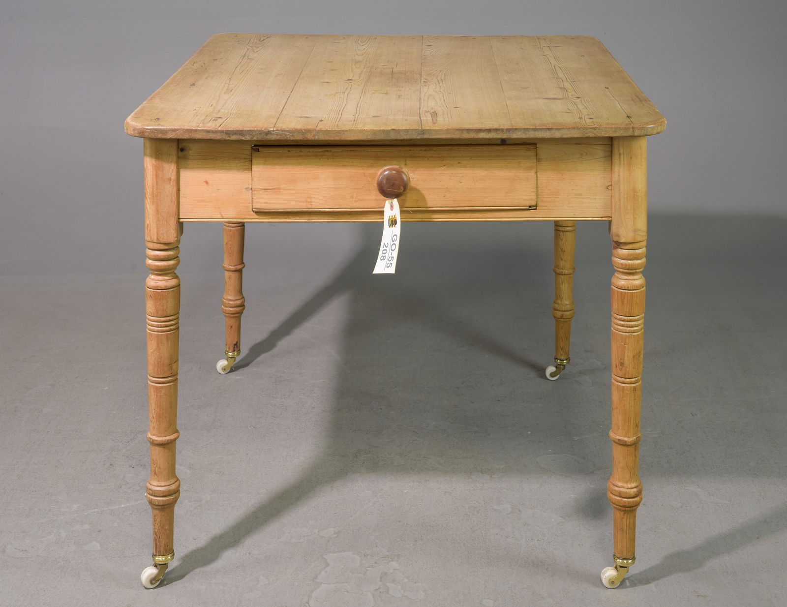 Country Store / Farmhouse Pine Turned Leg Table (1 of 4)