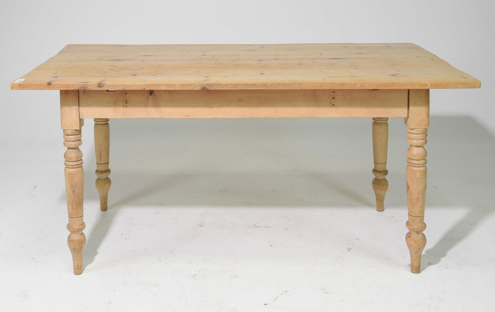 Country Store / Farmhouse Pine Turned Leg Table (1 of 4)