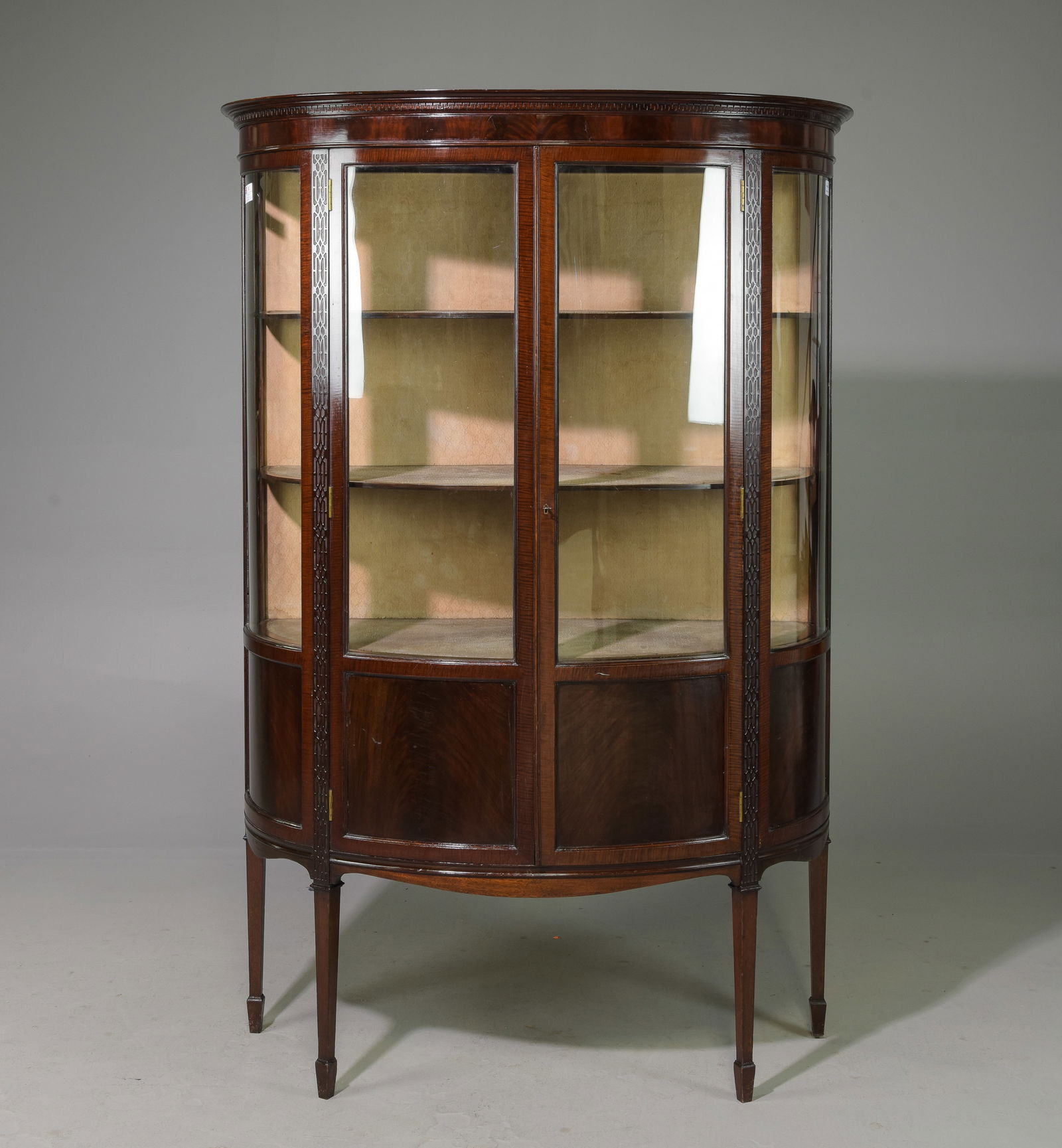 British Mahogany Bowfront Showcase / Display Cabinet (1 of 3)