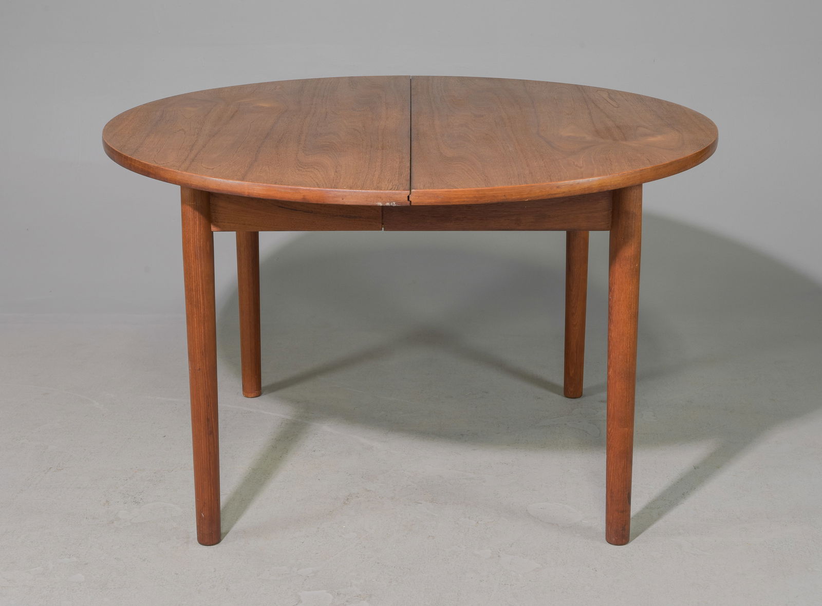 Mid Century Modern Round Table with Leaves (1 of 6)