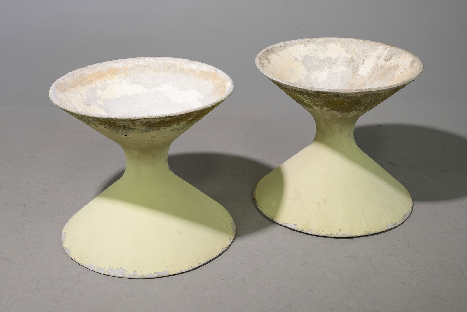 Willy Guhl (1915-2004) - 2 Diabolo Planters: Willy Guhl (1915-2004) Switzerland - 2 Diabolo (Diablo) Planters - 18.5 in tall x 20.5 inch diameter. Much of his work is crafted from either concrete or Eternit.