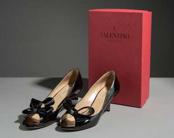 V. Valentino Pair of Black Bow Heals Size 39 (8.5 US)