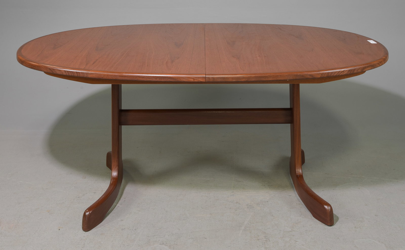Oval Mid Century Teak Dining Table By G-Plan: This Danish Modern Style Teak Dining Table includes a pop-out butterfly style leaf & is made by Mid Century Modern Furniture Maker G Plan ( GPlan ), part of their fresco range . - 29 in tall x 65 x 42