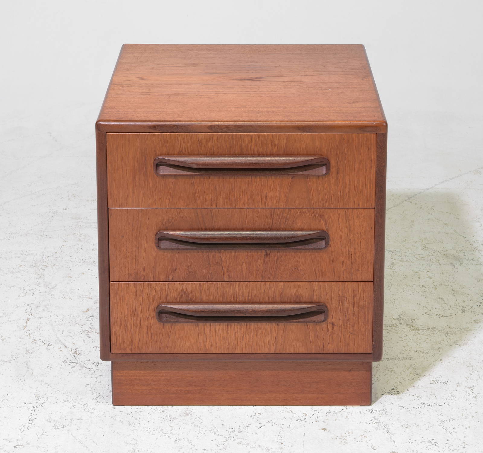 Mid Century Modern Three Drawer Nightstand Gplan Auction
